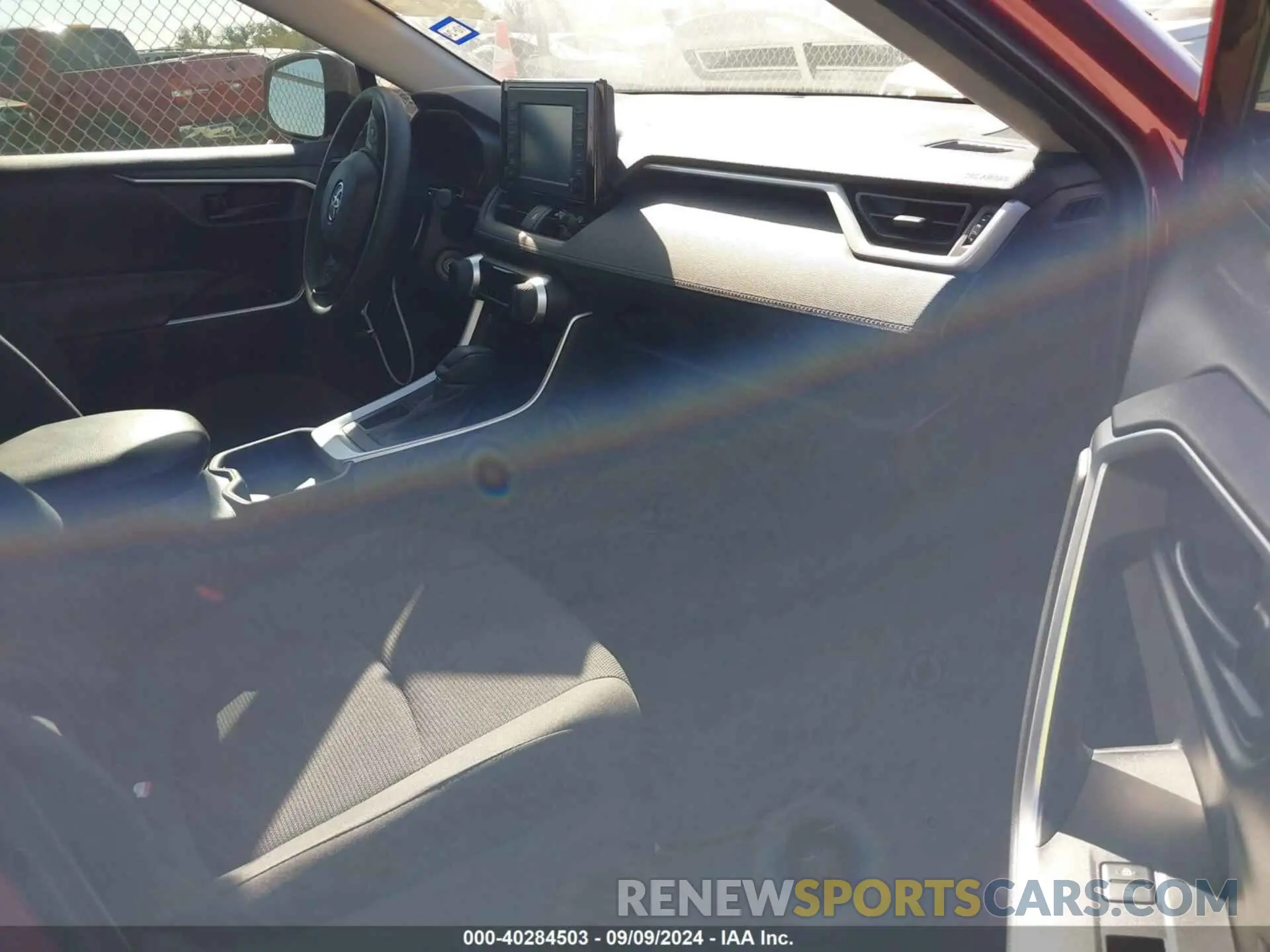 5 Photograph of a damaged car 2T3H1RFV2KW048847 TOYOTA RAV4 2019