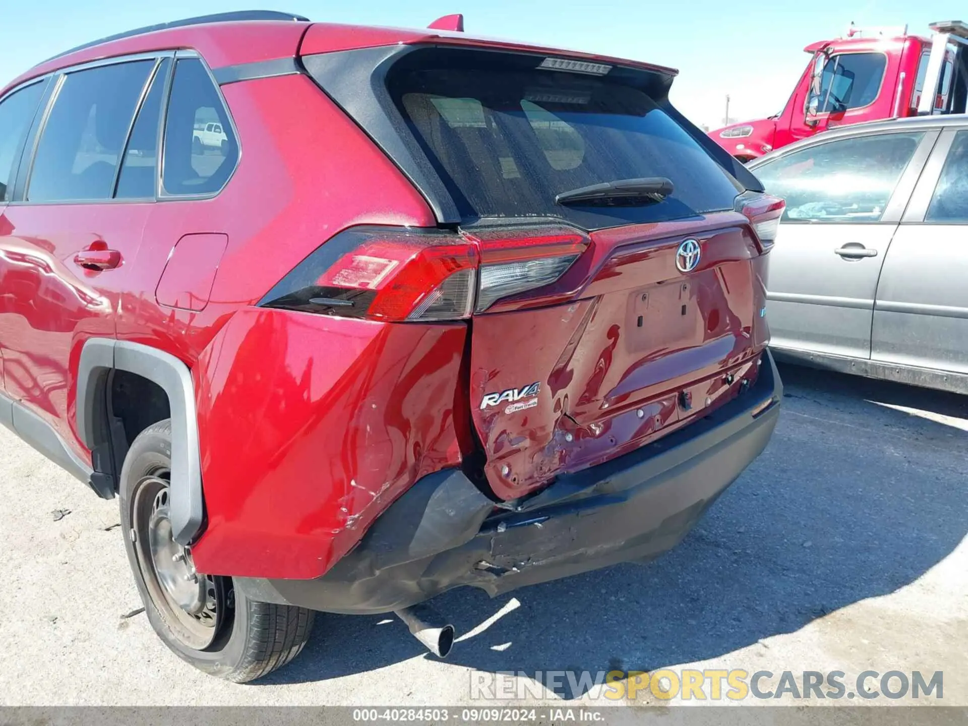6 Photograph of a damaged car 2T3H1RFV2KW048847 TOYOTA RAV4 2019
