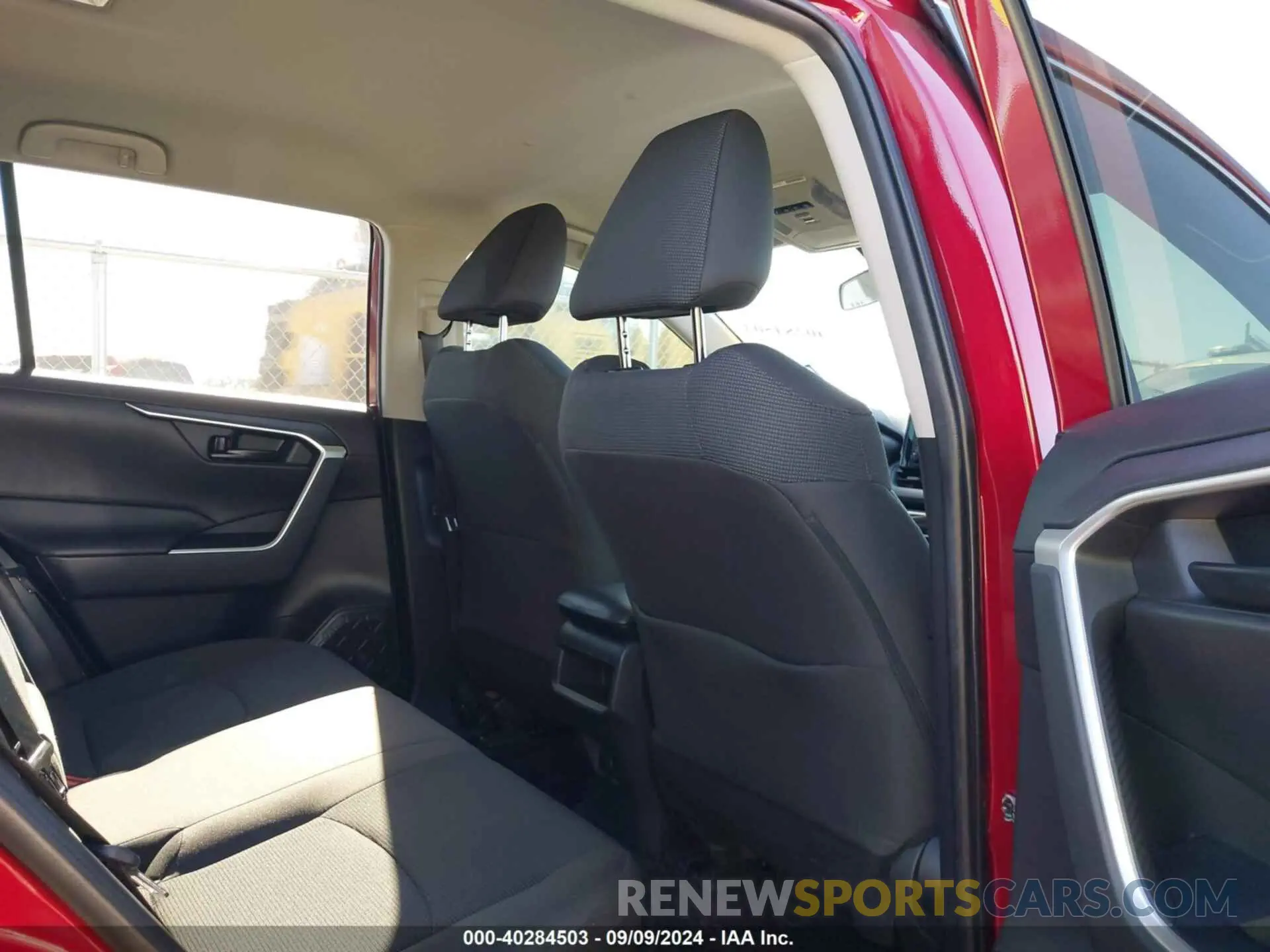 8 Photograph of a damaged car 2T3H1RFV2KW048847 TOYOTA RAV4 2019
