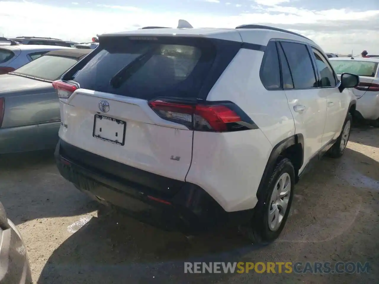 4 Photograph of a damaged car 2T3H1RFV2KW054695 TOYOTA RAV4 2019