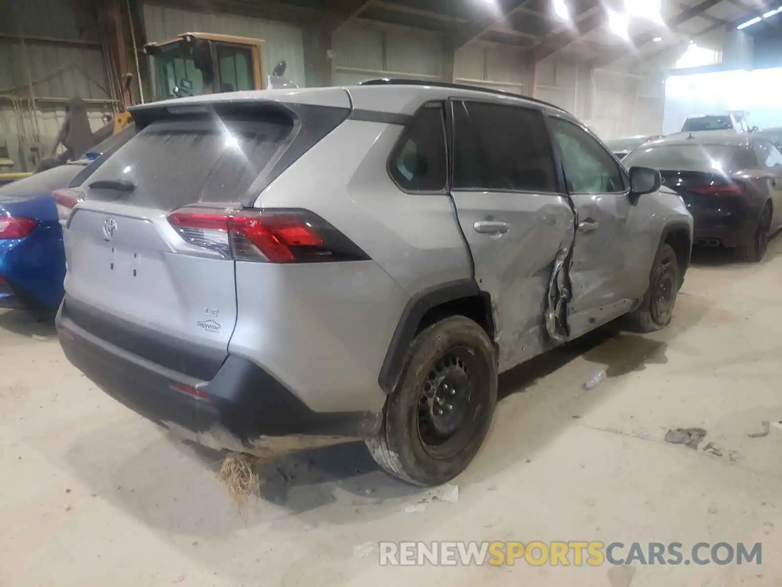 4 Photograph of a damaged car 2T3H1RFV2KW055510 TOYOTA RAV4 2019