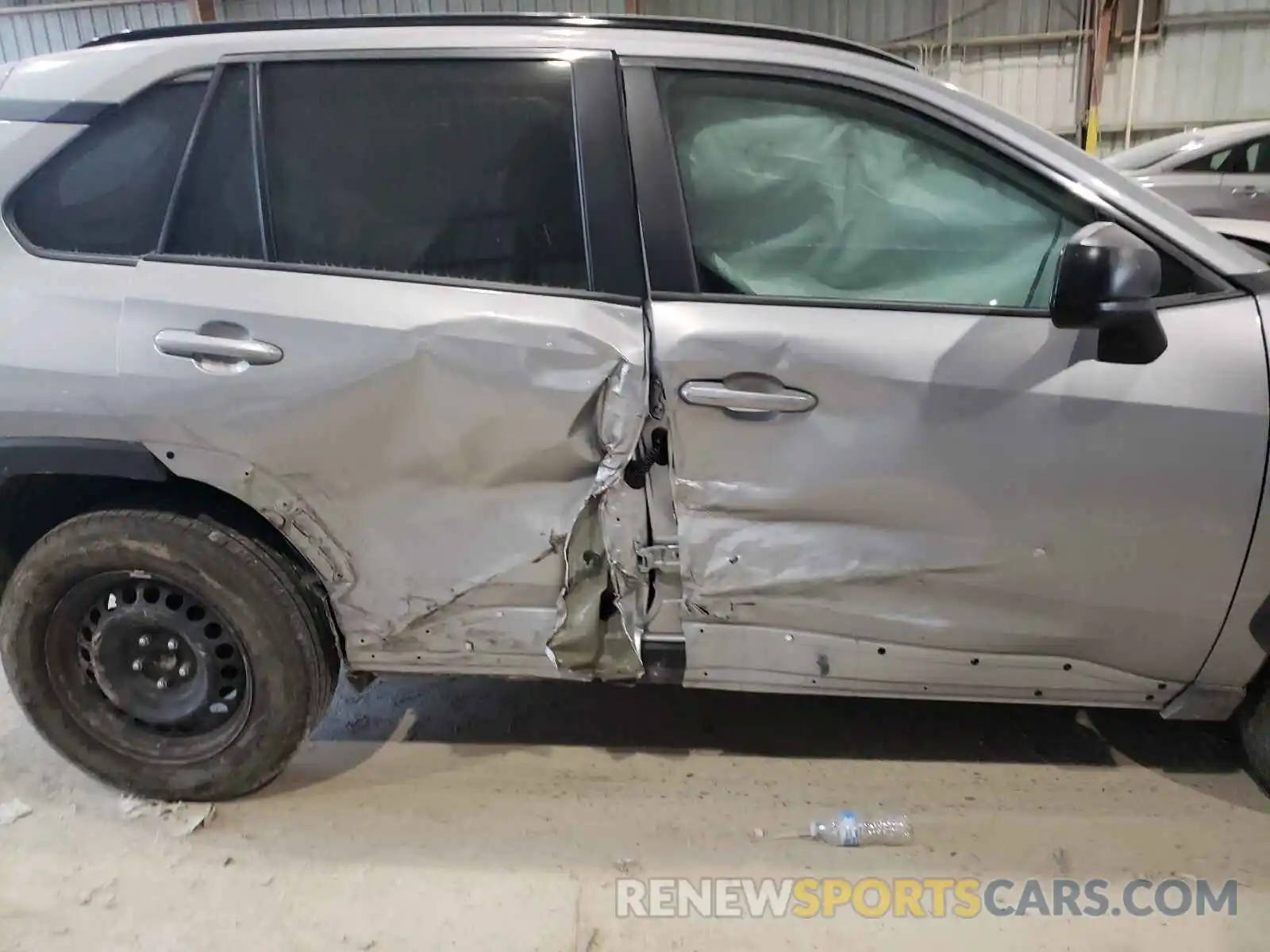 9 Photograph of a damaged car 2T3H1RFV2KW055510 TOYOTA RAV4 2019