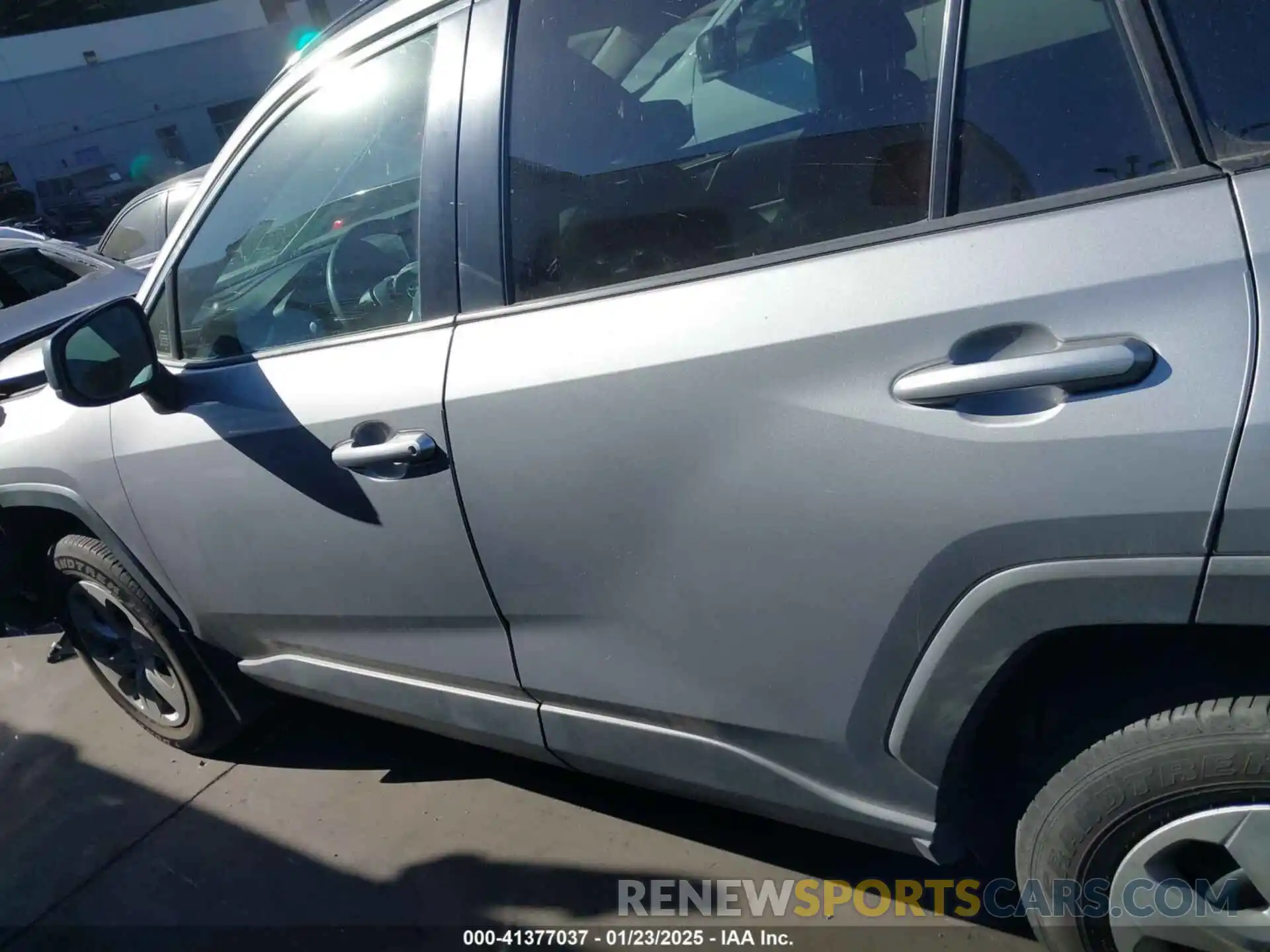 15 Photograph of a damaged car 2T3H1RFV3KC008553 TOYOTA RAV4 2019