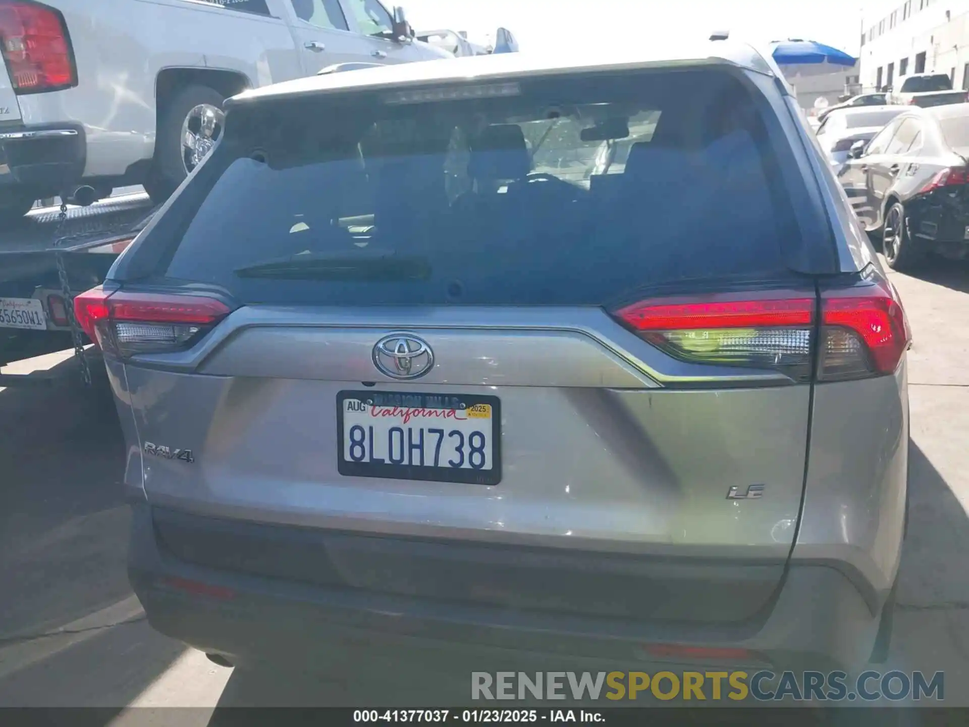 17 Photograph of a damaged car 2T3H1RFV3KC008553 TOYOTA RAV4 2019