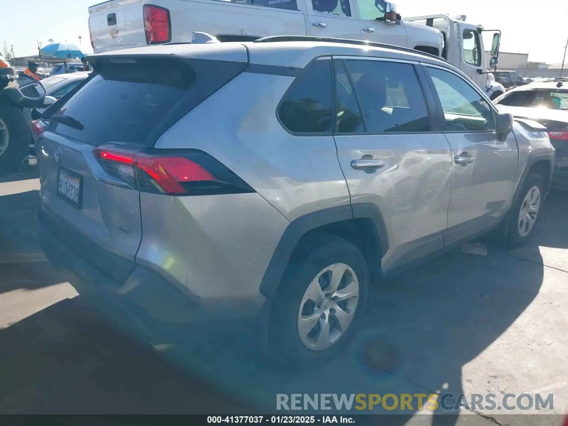 4 Photograph of a damaged car 2T3H1RFV3KC008553 TOYOTA RAV4 2019