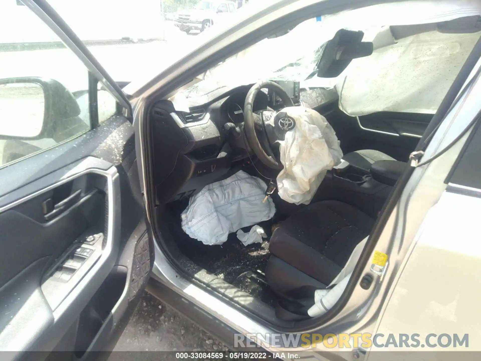 5 Photograph of a damaged car 2T3H1RFV3KC010805 TOYOTA RAV4 2019