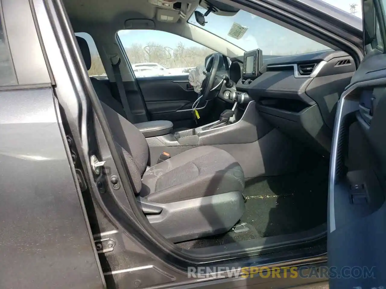 5 Photograph of a damaged car 2T3H1RFV3KC021254 TOYOTA RAV4 2019