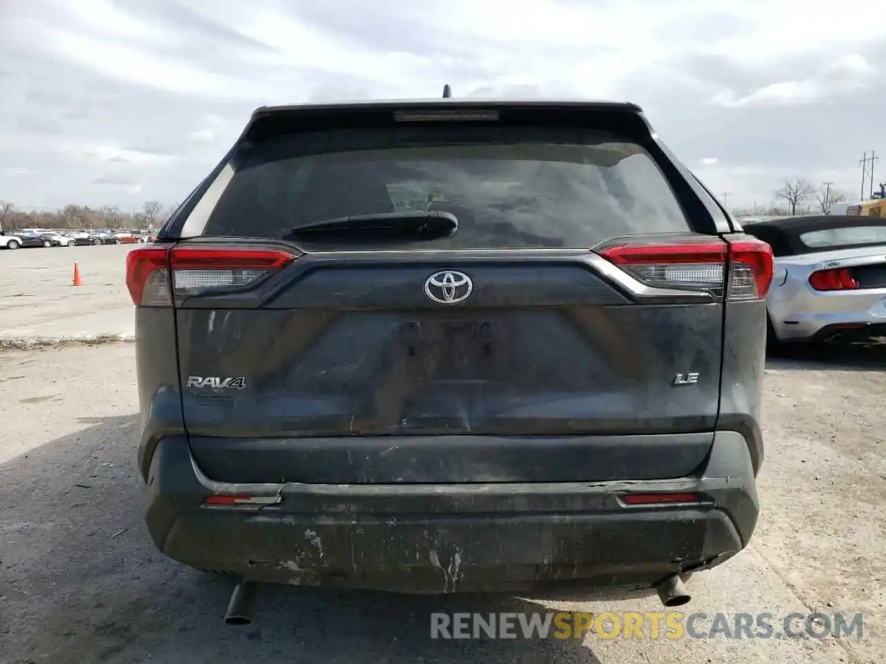 9 Photograph of a damaged car 2T3H1RFV3KC021254 TOYOTA RAV4 2019