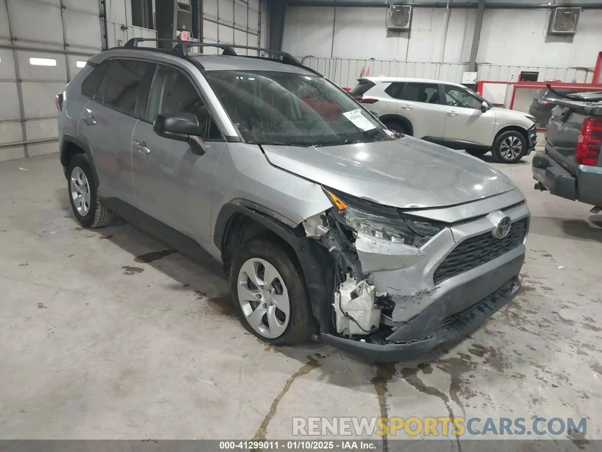 1 Photograph of a damaged car 2T3H1RFV3KC024140 TOYOTA RAV4 2019