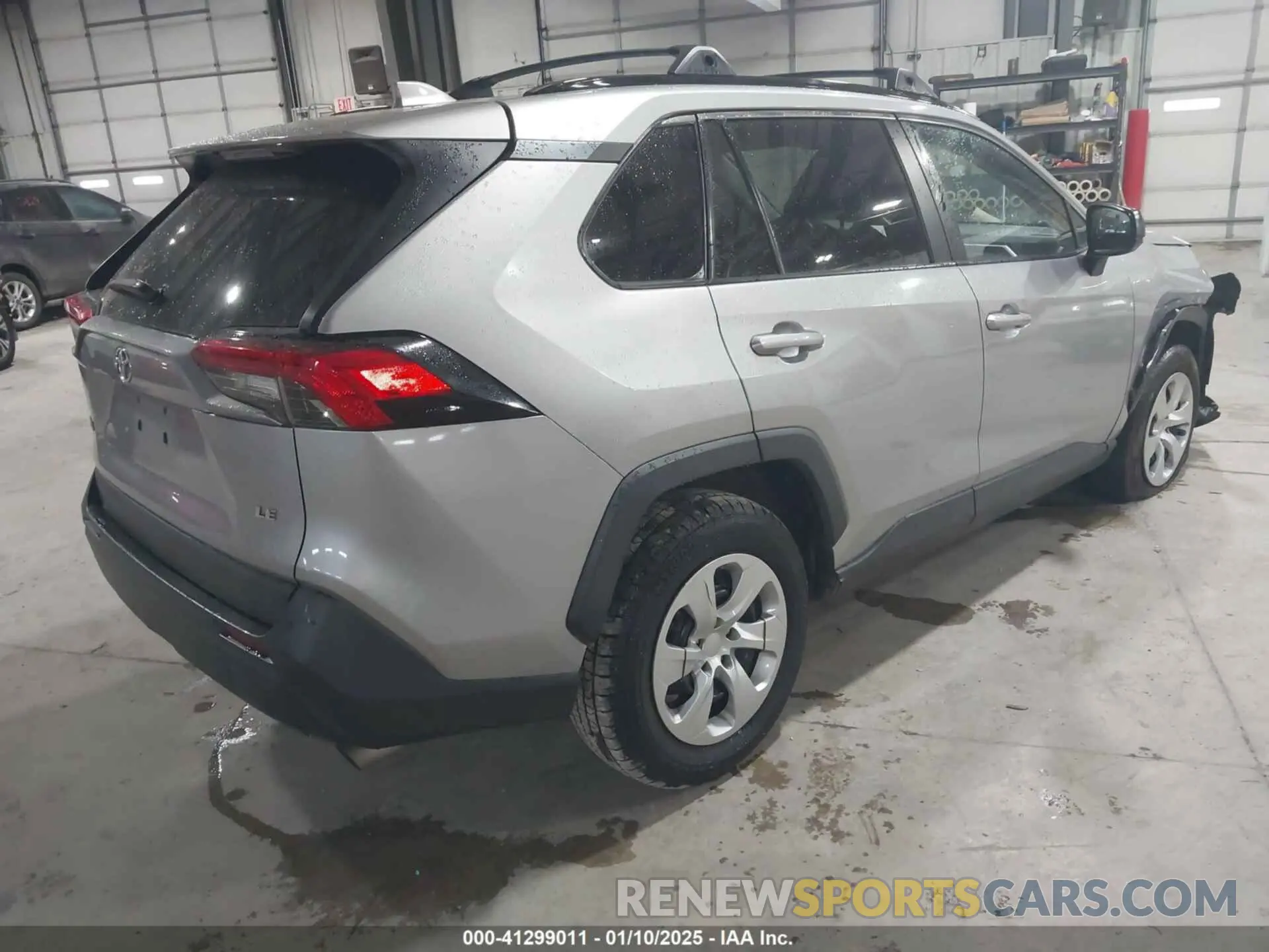 4 Photograph of a damaged car 2T3H1RFV3KC024140 TOYOTA RAV4 2019