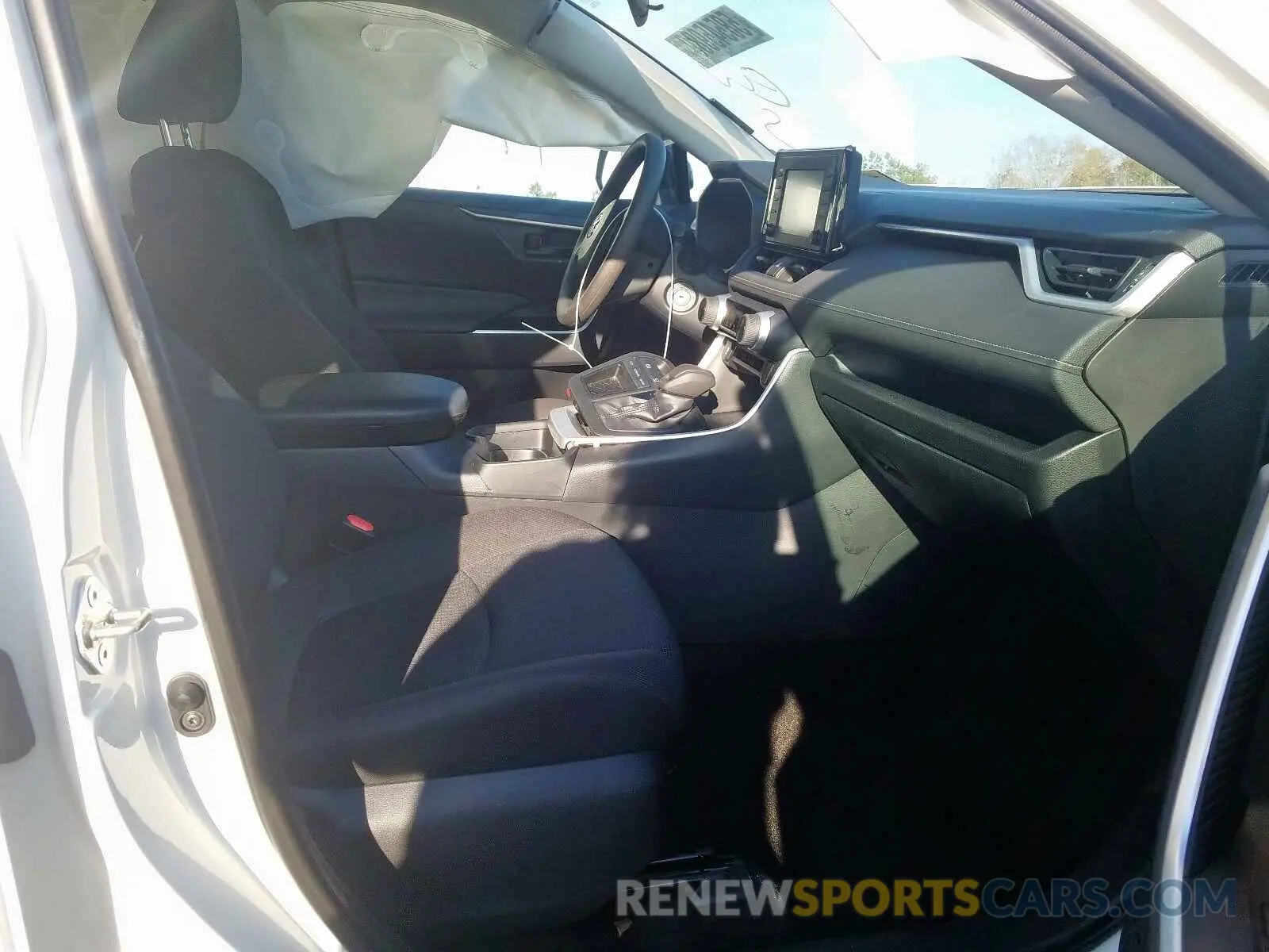 5 Photograph of a damaged car 2T3H1RFV3KC029371 TOYOTA RAV4 2019