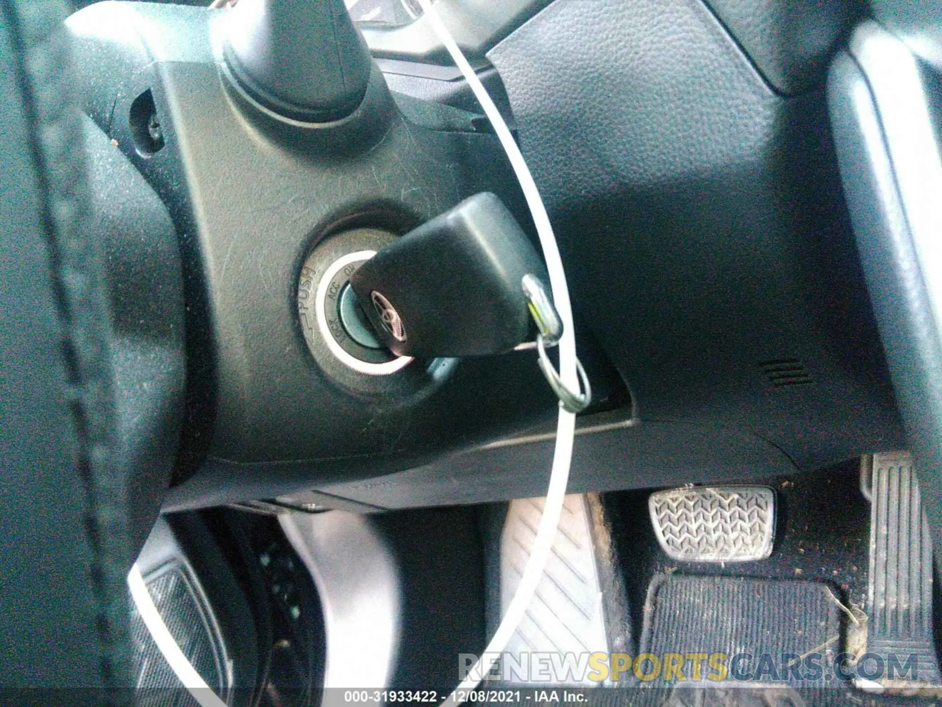 11 Photograph of a damaged car 2T3H1RFV3KW006977 TOYOTA RAV4 2019