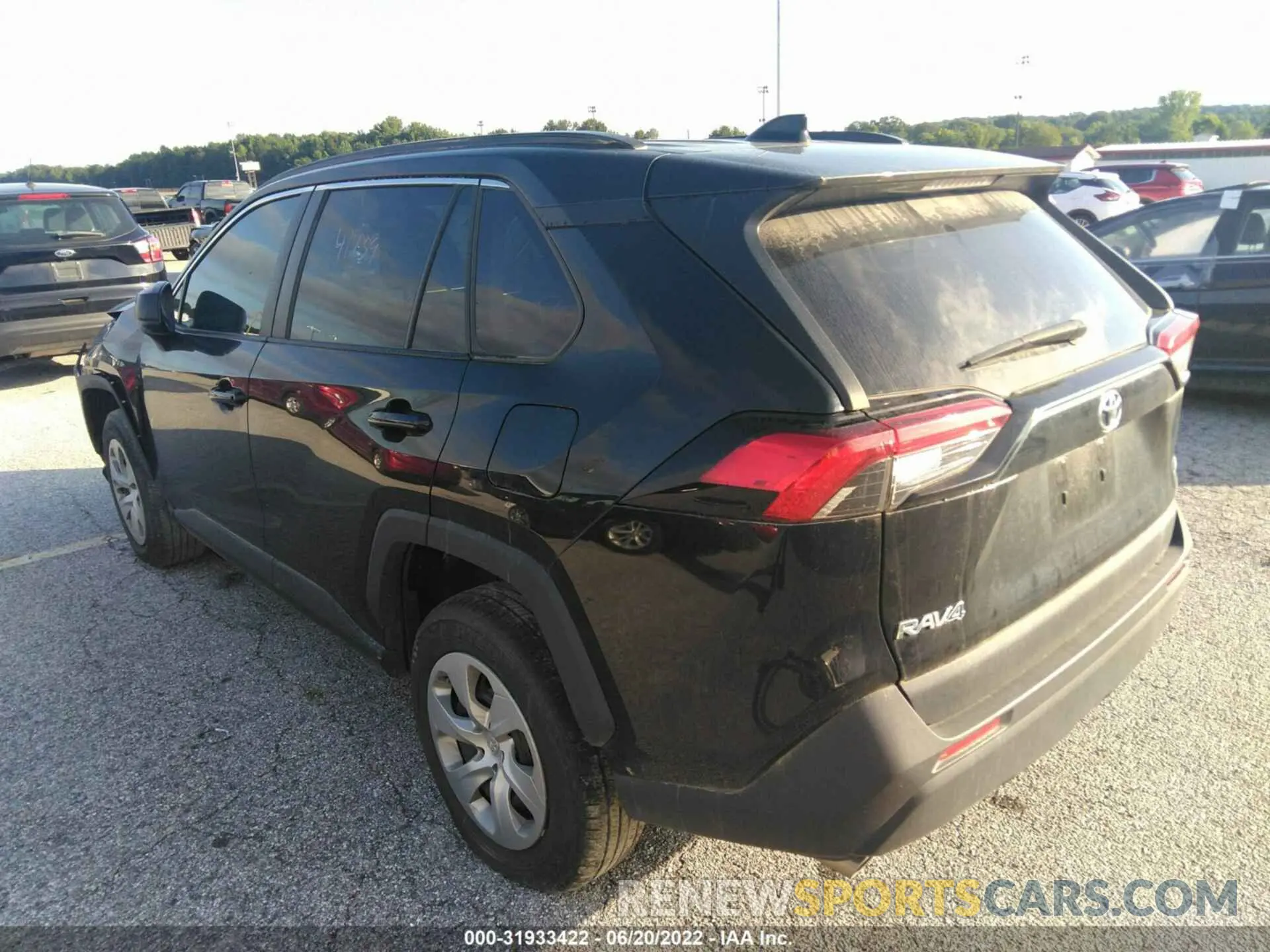 3 Photograph of a damaged car 2T3H1RFV3KW006977 TOYOTA RAV4 2019