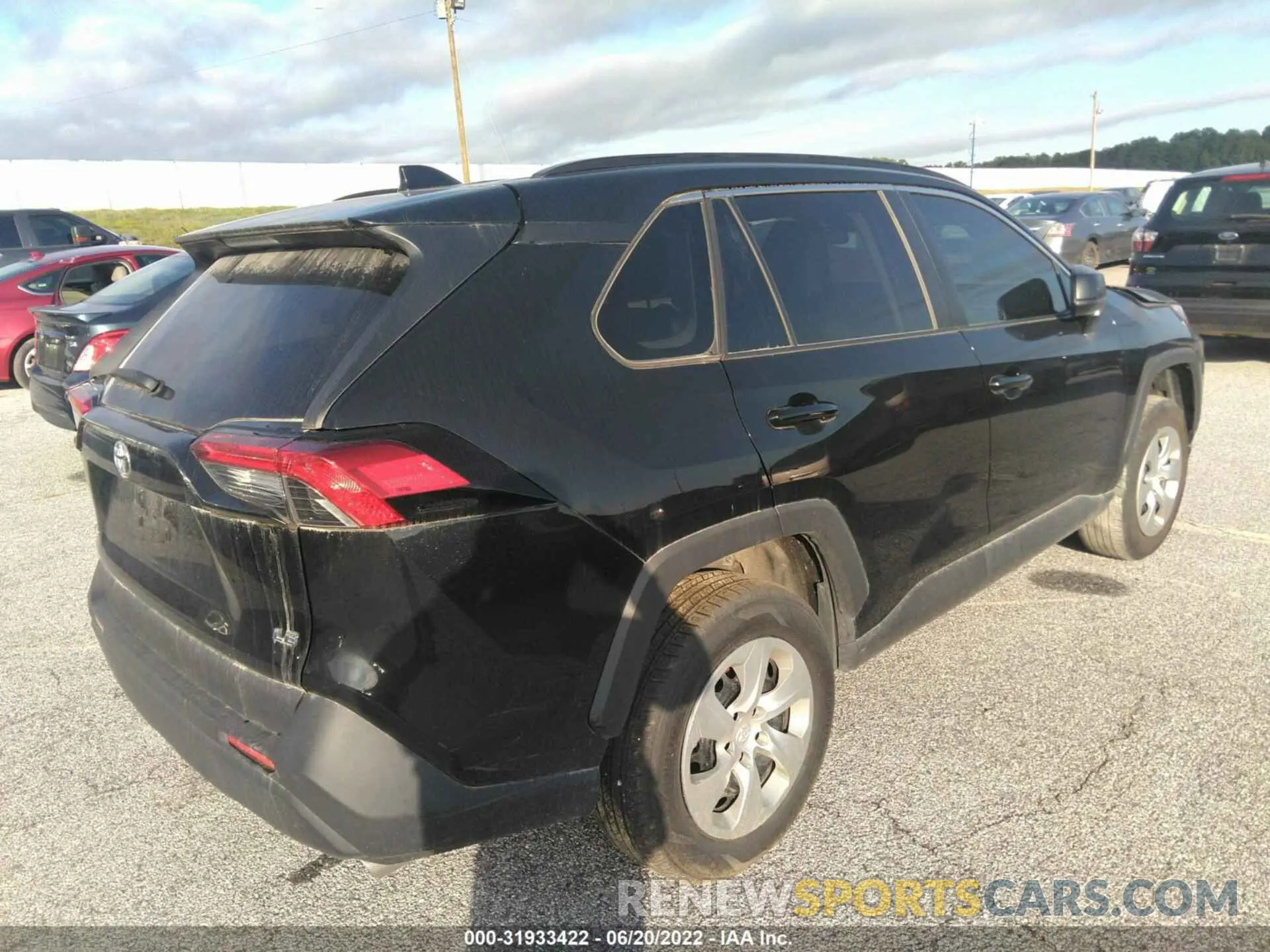 4 Photograph of a damaged car 2T3H1RFV3KW006977 TOYOTA RAV4 2019