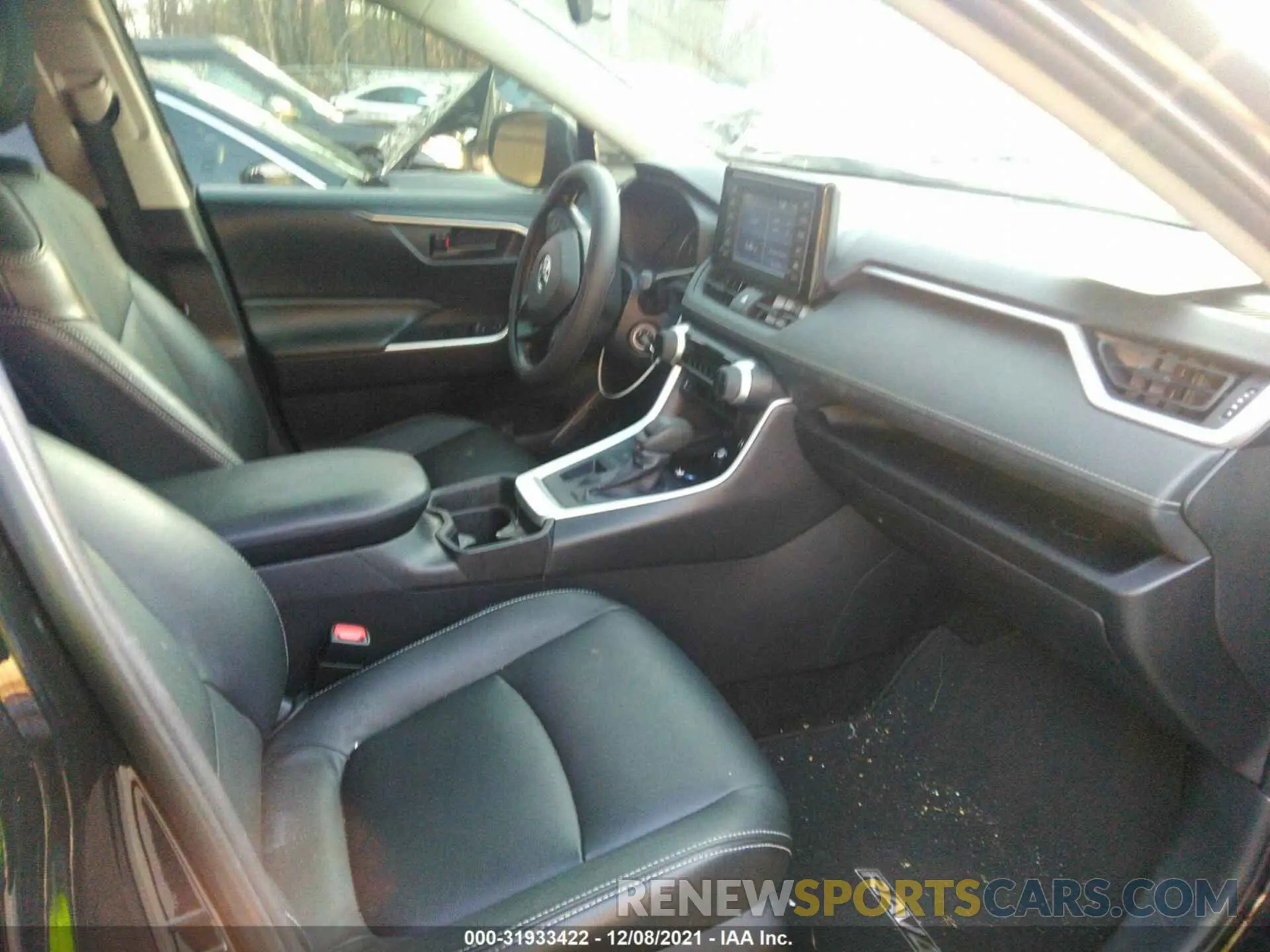 5 Photograph of a damaged car 2T3H1RFV3KW006977 TOYOTA RAV4 2019