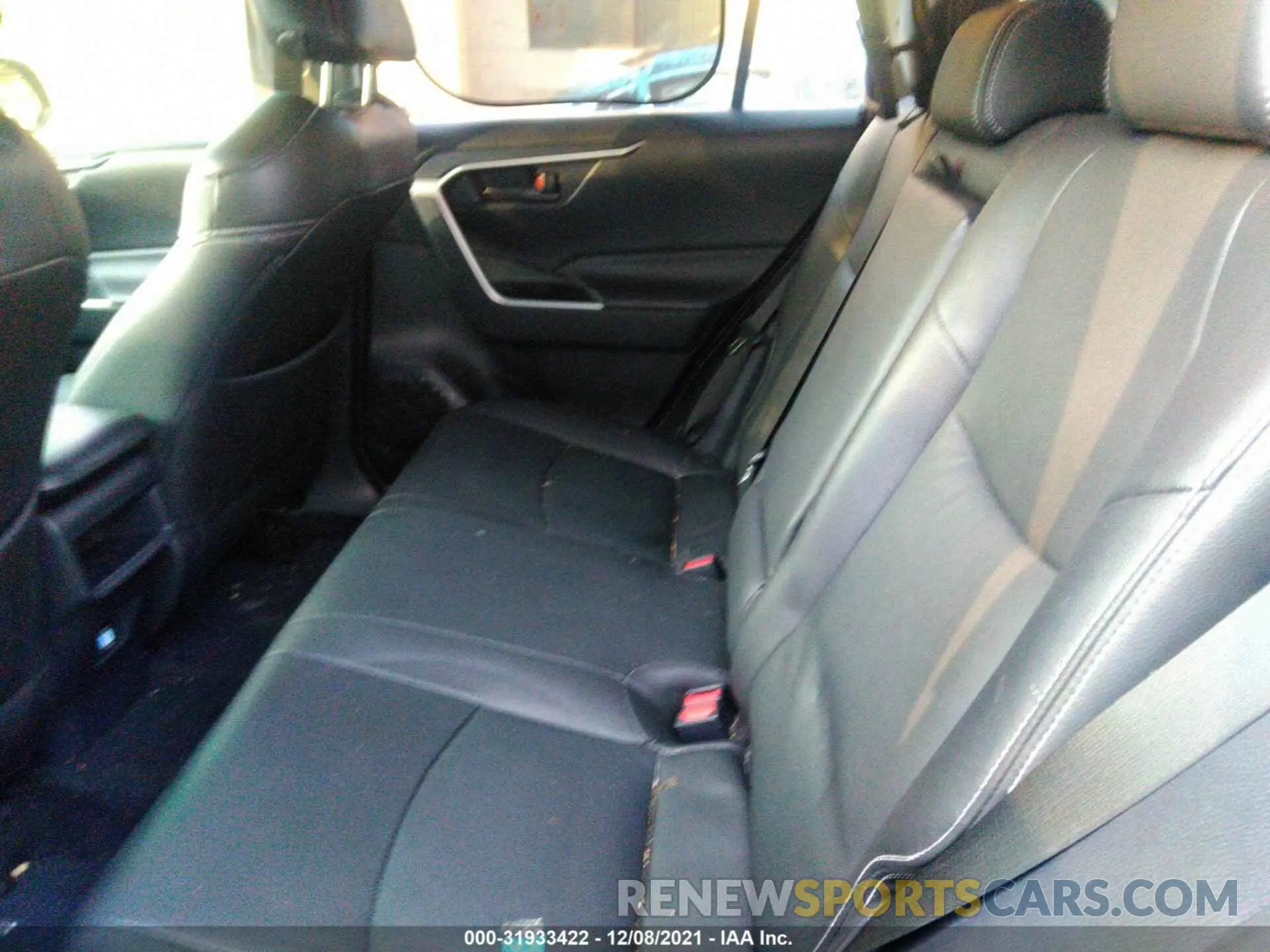 8 Photograph of a damaged car 2T3H1RFV3KW006977 TOYOTA RAV4 2019