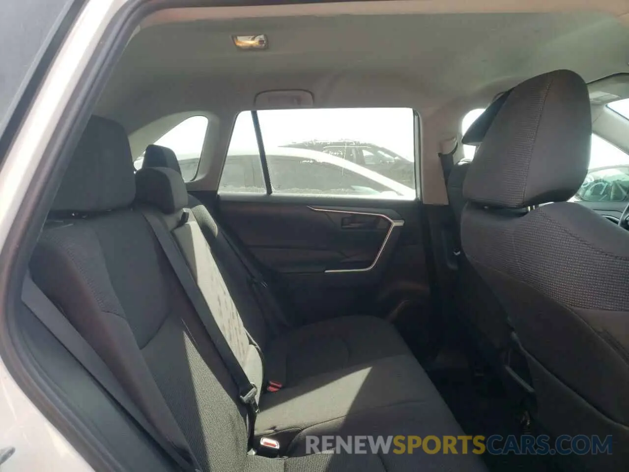 6 Photograph of a damaged car 2T3H1RFV3KW019485 TOYOTA RAV4 2019