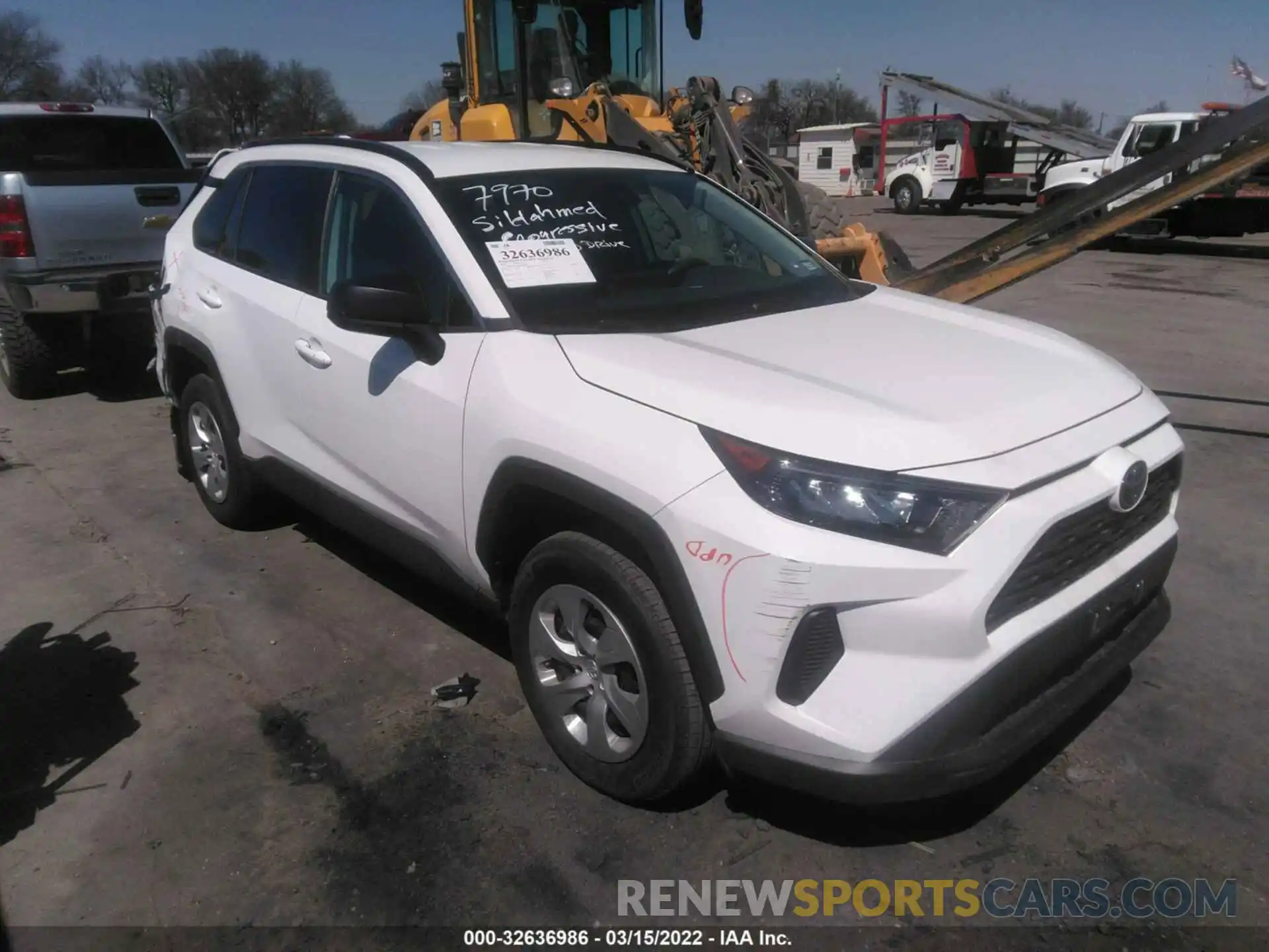 1 Photograph of a damaged car 2T3H1RFV3KW020829 TOYOTA RAV4 2019