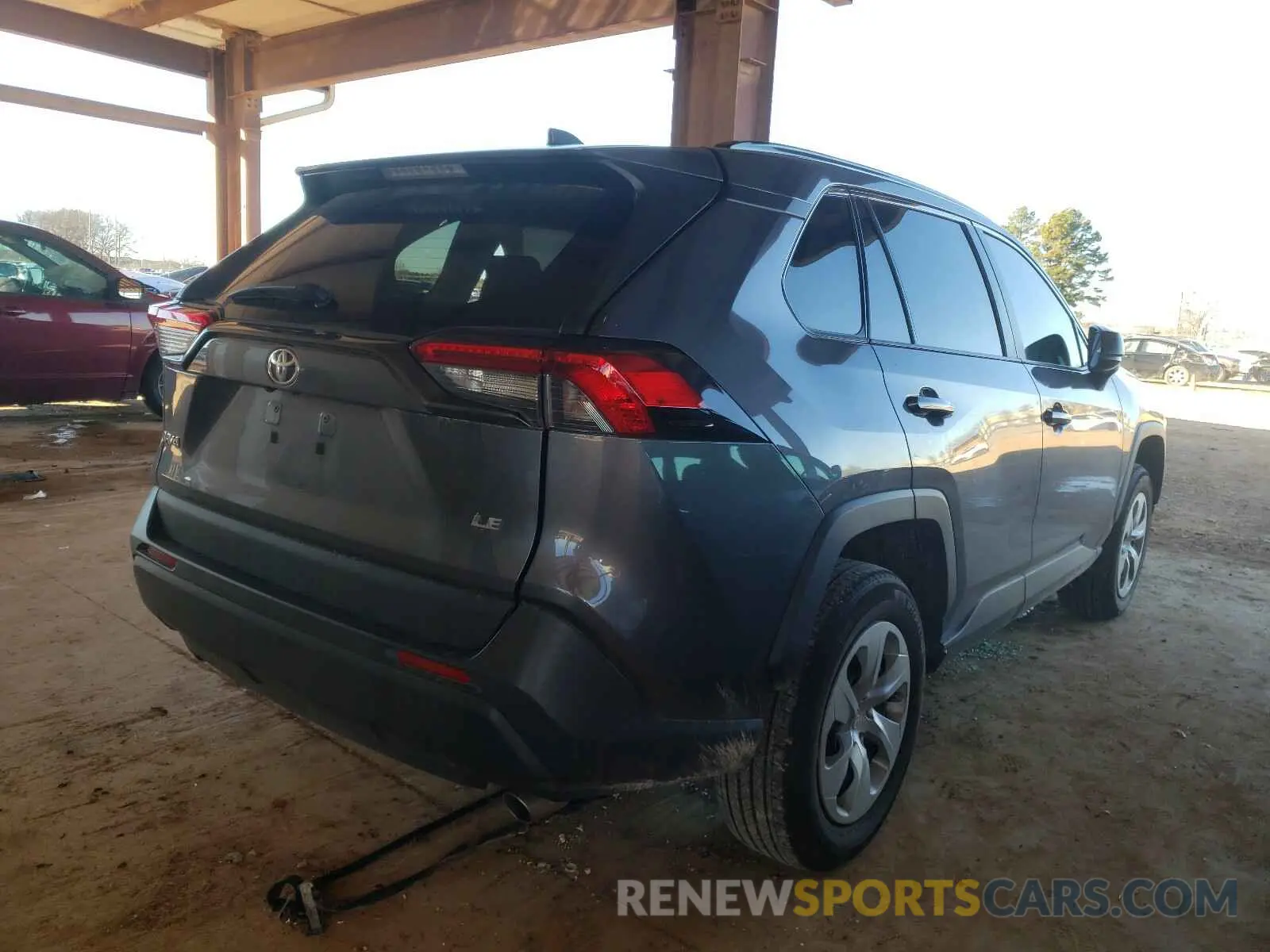 4 Photograph of a damaged car 2T3H1RFV3KW031183 TOYOTA RAV4 2019