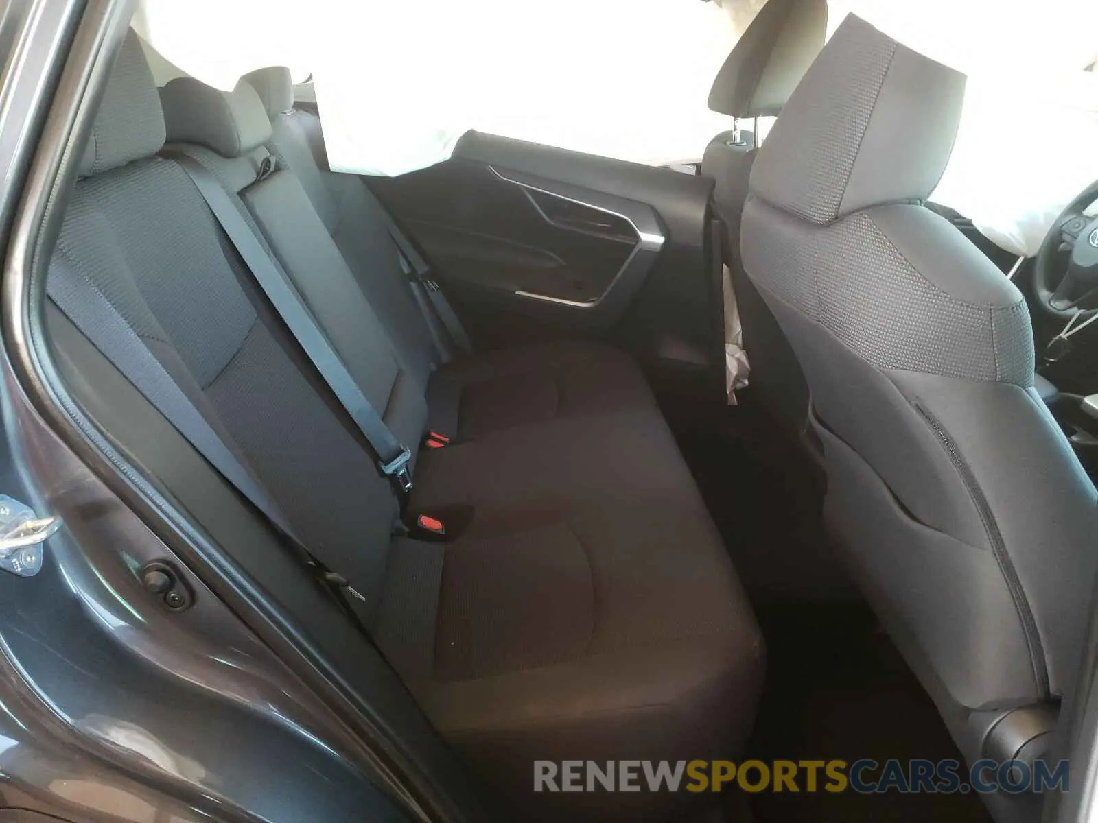 6 Photograph of a damaged car 2T3H1RFV3KW031183 TOYOTA RAV4 2019