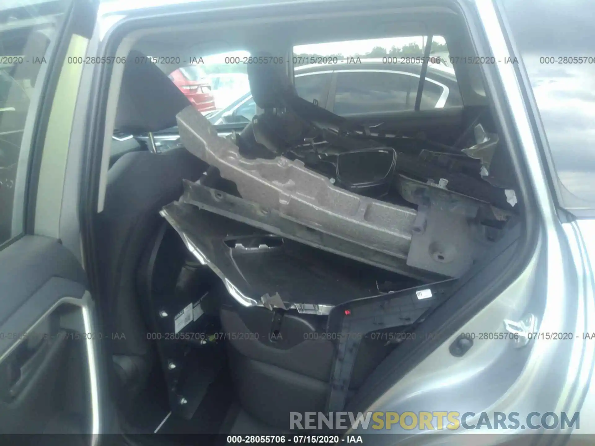 8 Photograph of a damaged car 2T3H1RFV3KW035959 TOYOTA RAV4 2019