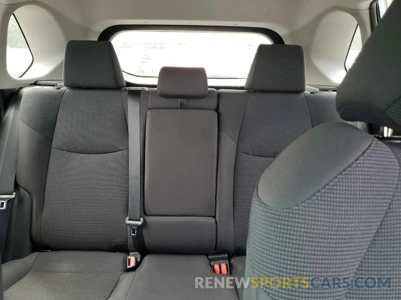 10 Photograph of a damaged car 2T3H1RFV3KW036951 TOYOTA RAV4 2019