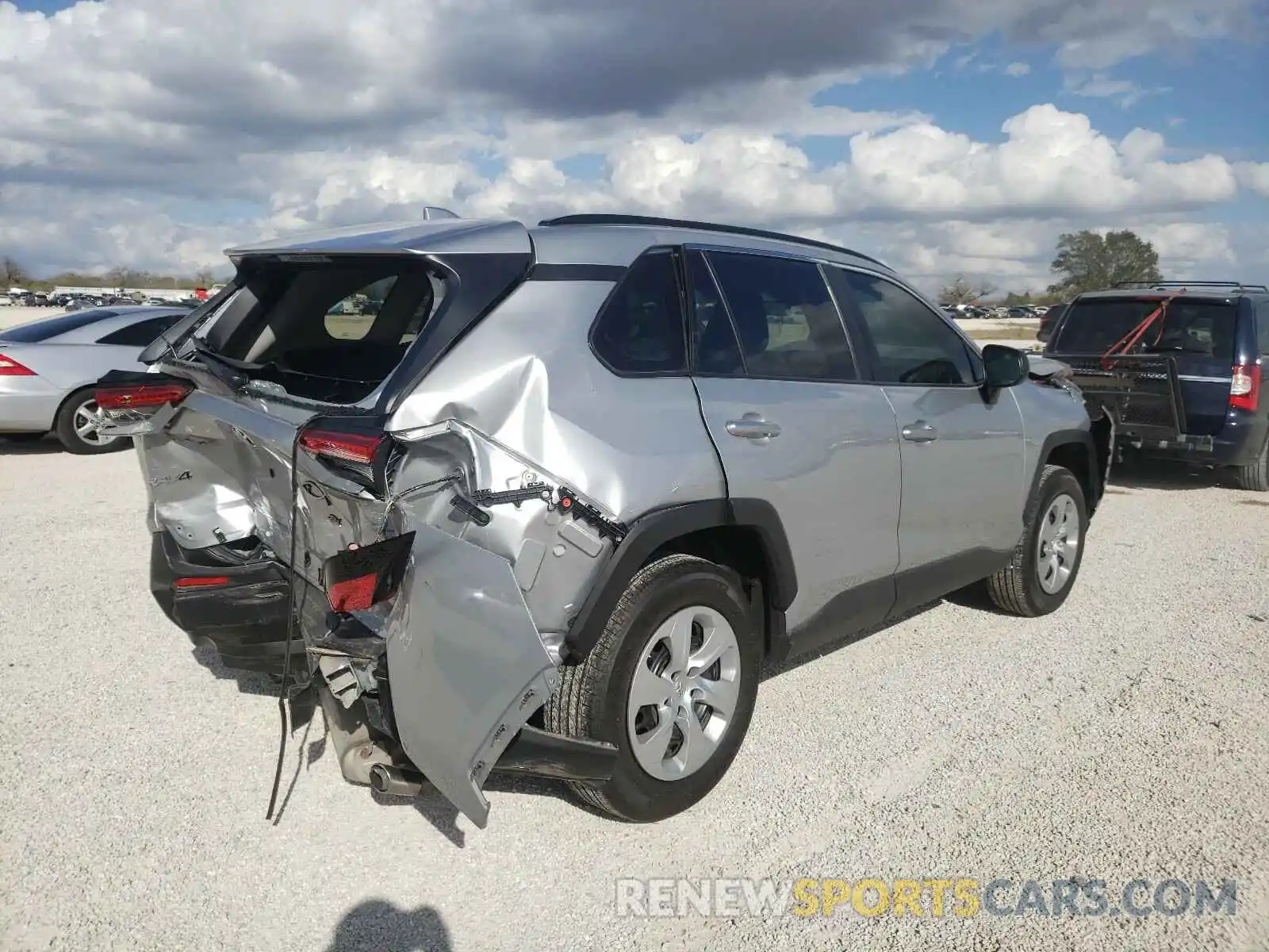 4 Photograph of a damaged car 2T3H1RFV3KW036982 TOYOTA RAV4 2019