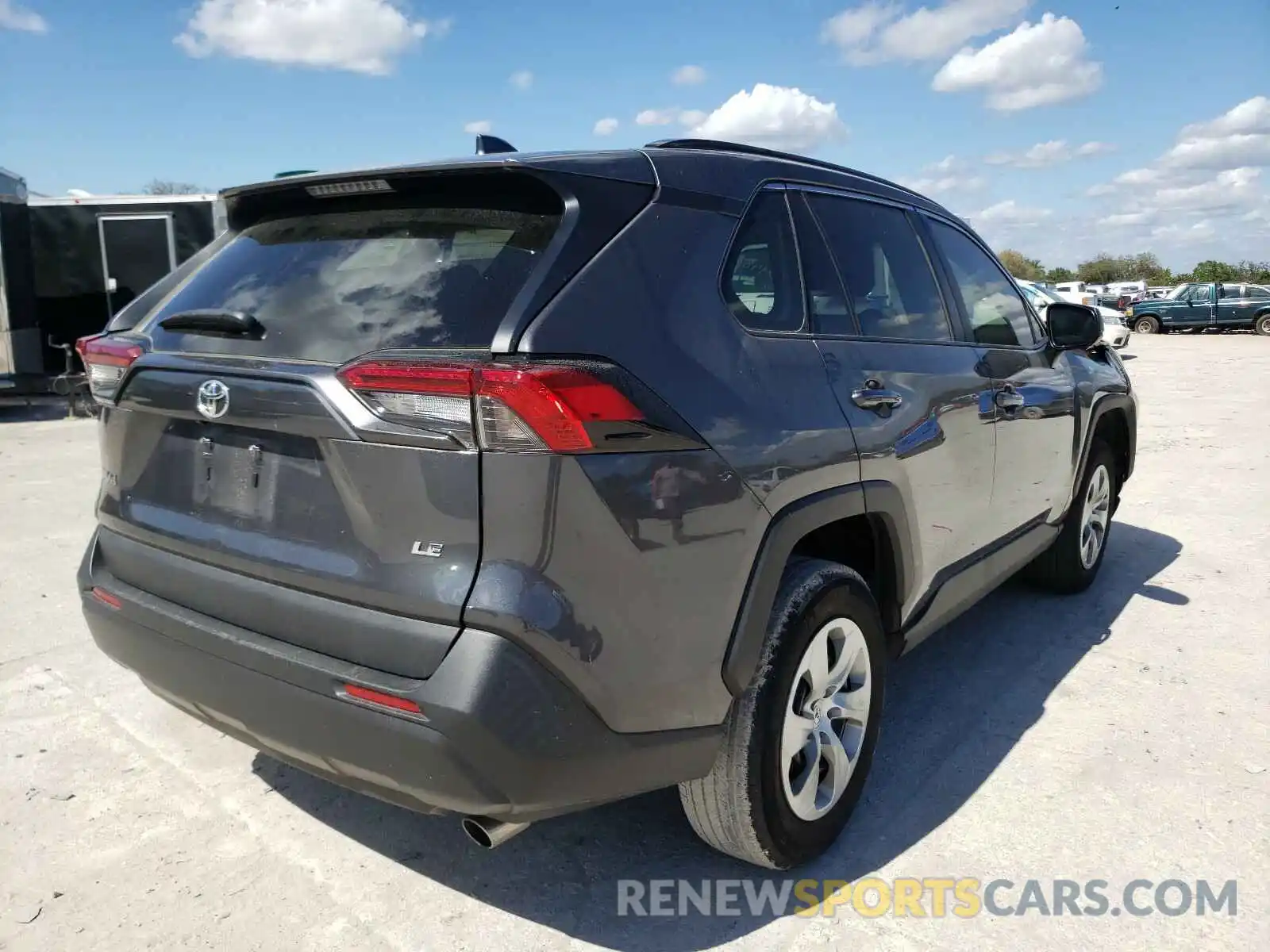 4 Photograph of a damaged car 2T3H1RFV3KW037484 TOYOTA RAV4 2019