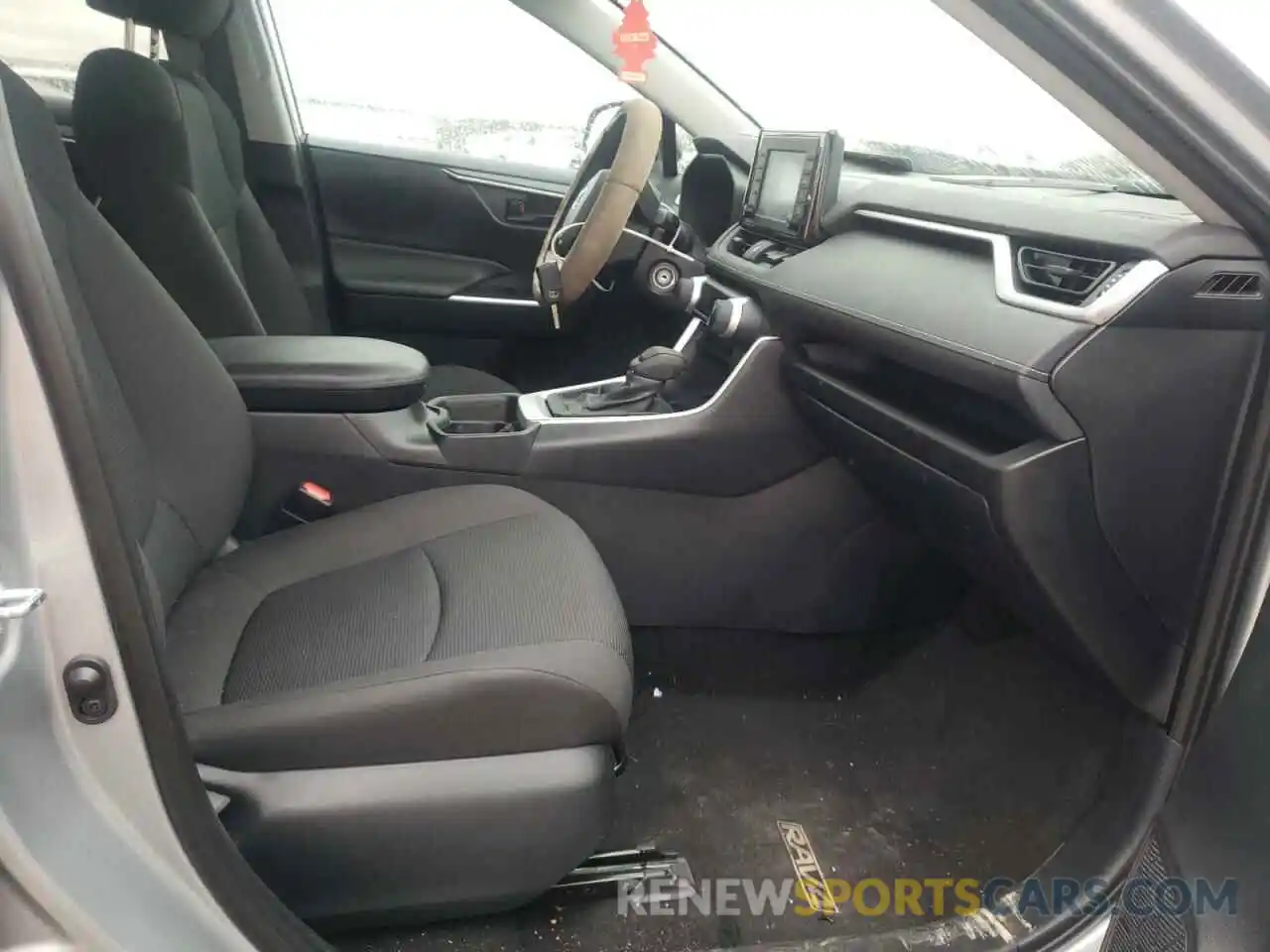 5 Photograph of a damaged car 2T3H1RFV3KW038750 TOYOTA RAV4 2019