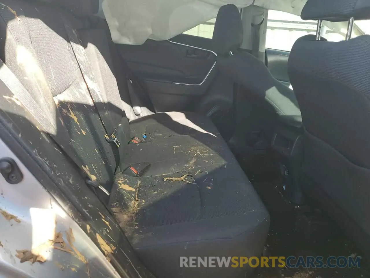 11 Photograph of a damaged car 2T3H1RFV3KW042264 TOYOTA RAV4 2019