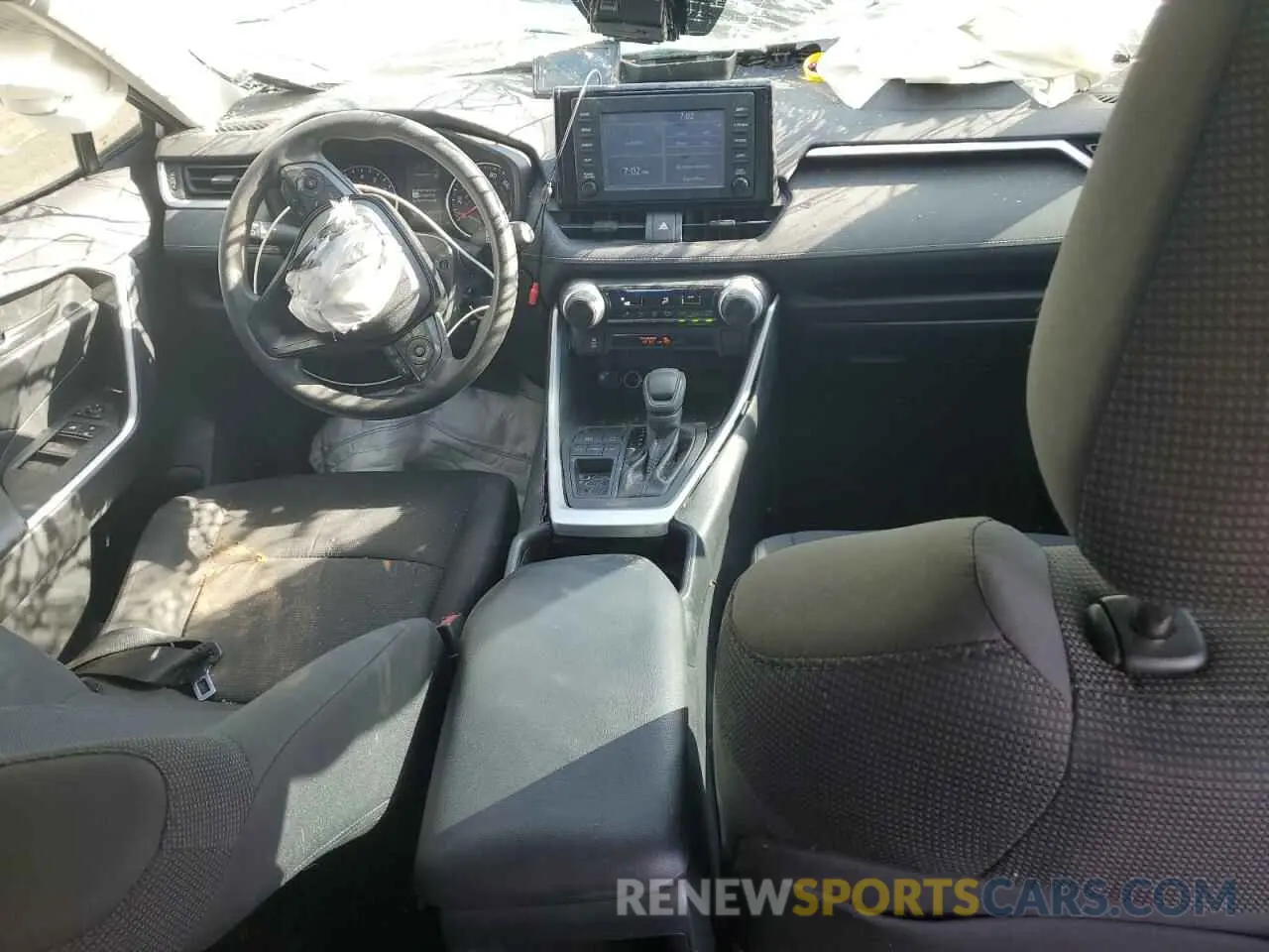 8 Photograph of a damaged car 2T3H1RFV3KW042264 TOYOTA RAV4 2019