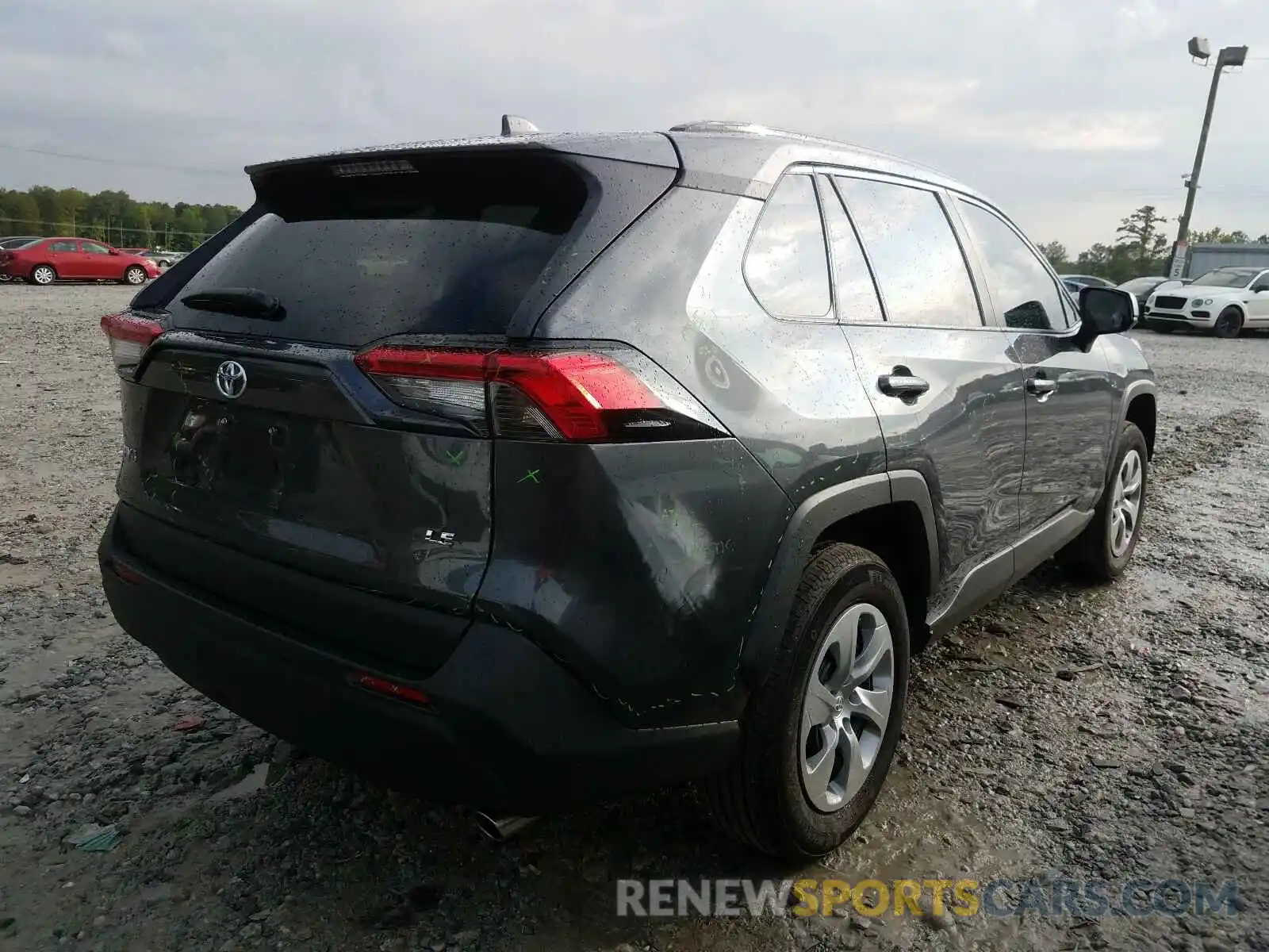 4 Photograph of a damaged car 2T3H1RFV3KW044192 TOYOTA RAV4 2019