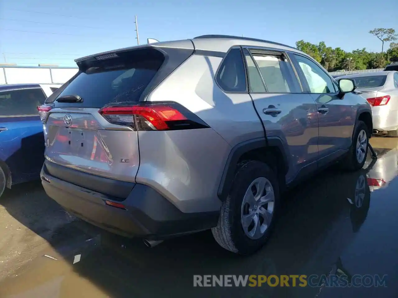 4 Photograph of a damaged car 2T3H1RFV3KW055757 TOYOTA RAV4 2019