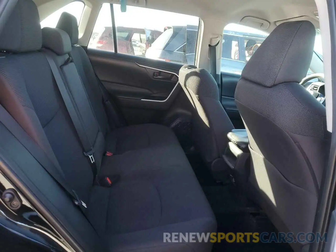 11 Photograph of a damaged car 2T3H1RFV3KW056729 TOYOTA RAV4 2019