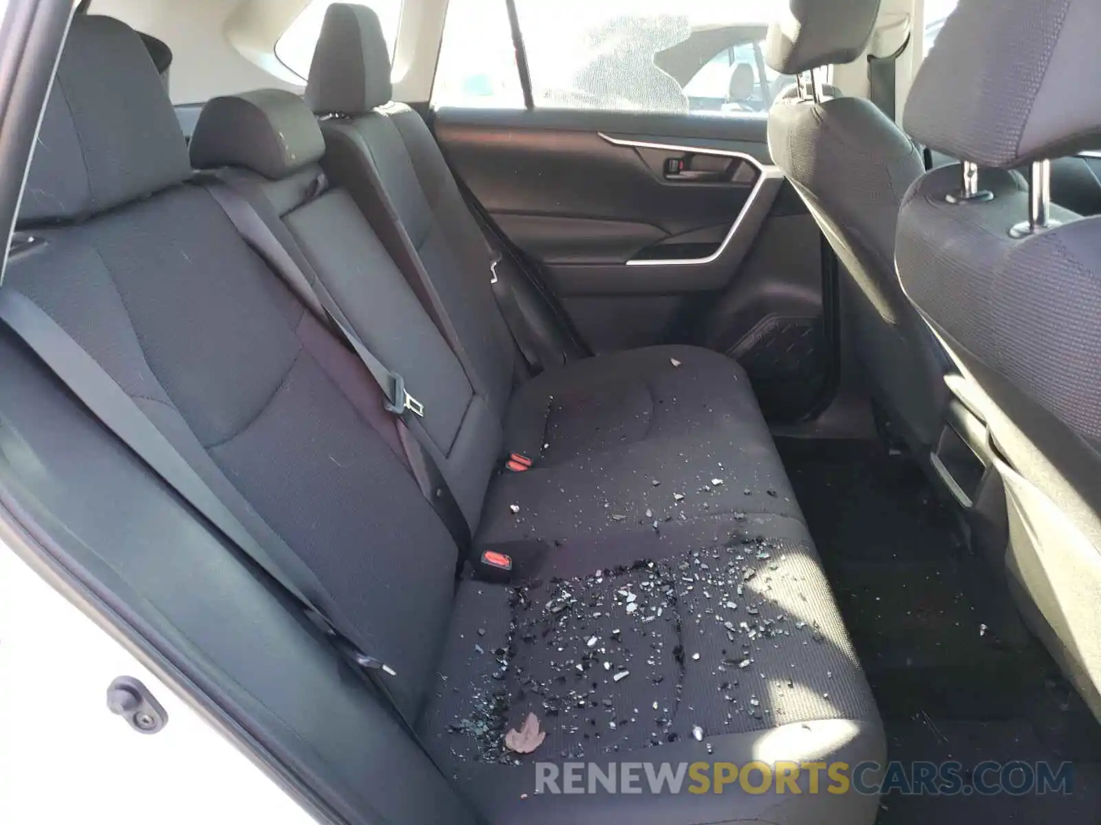 6 Photograph of a damaged car 2T3H1RFV4KC004415 TOYOTA RAV4 2019