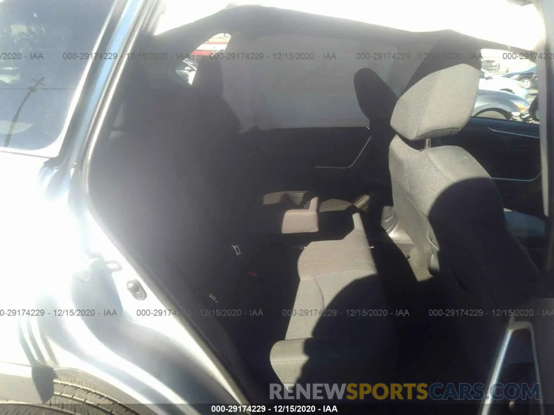 8 Photograph of a damaged car 2T3H1RFV4KC013244 TOYOTA RAV4 2019