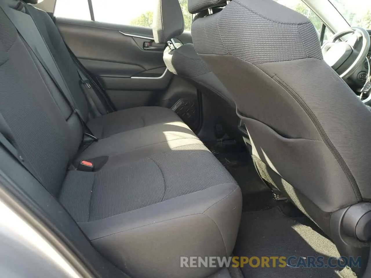 10 Photograph of a damaged car 2T3H1RFV4KC017567 TOYOTA RAV4 2019