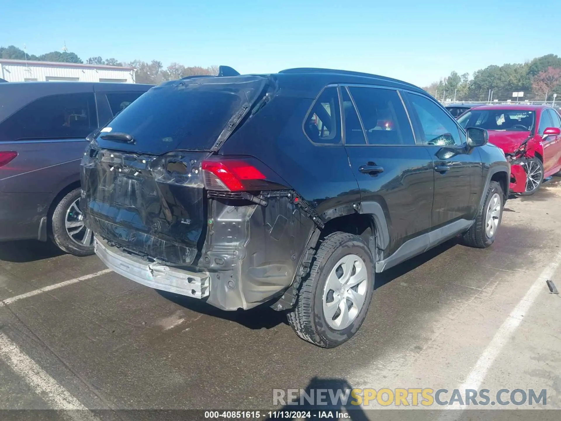 4 Photograph of a damaged car 2T3H1RFV4KC019044 TOYOTA RAV4 2019