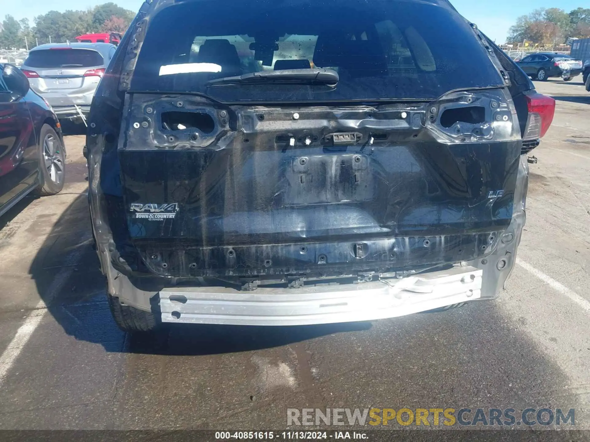 6 Photograph of a damaged car 2T3H1RFV4KC019044 TOYOTA RAV4 2019