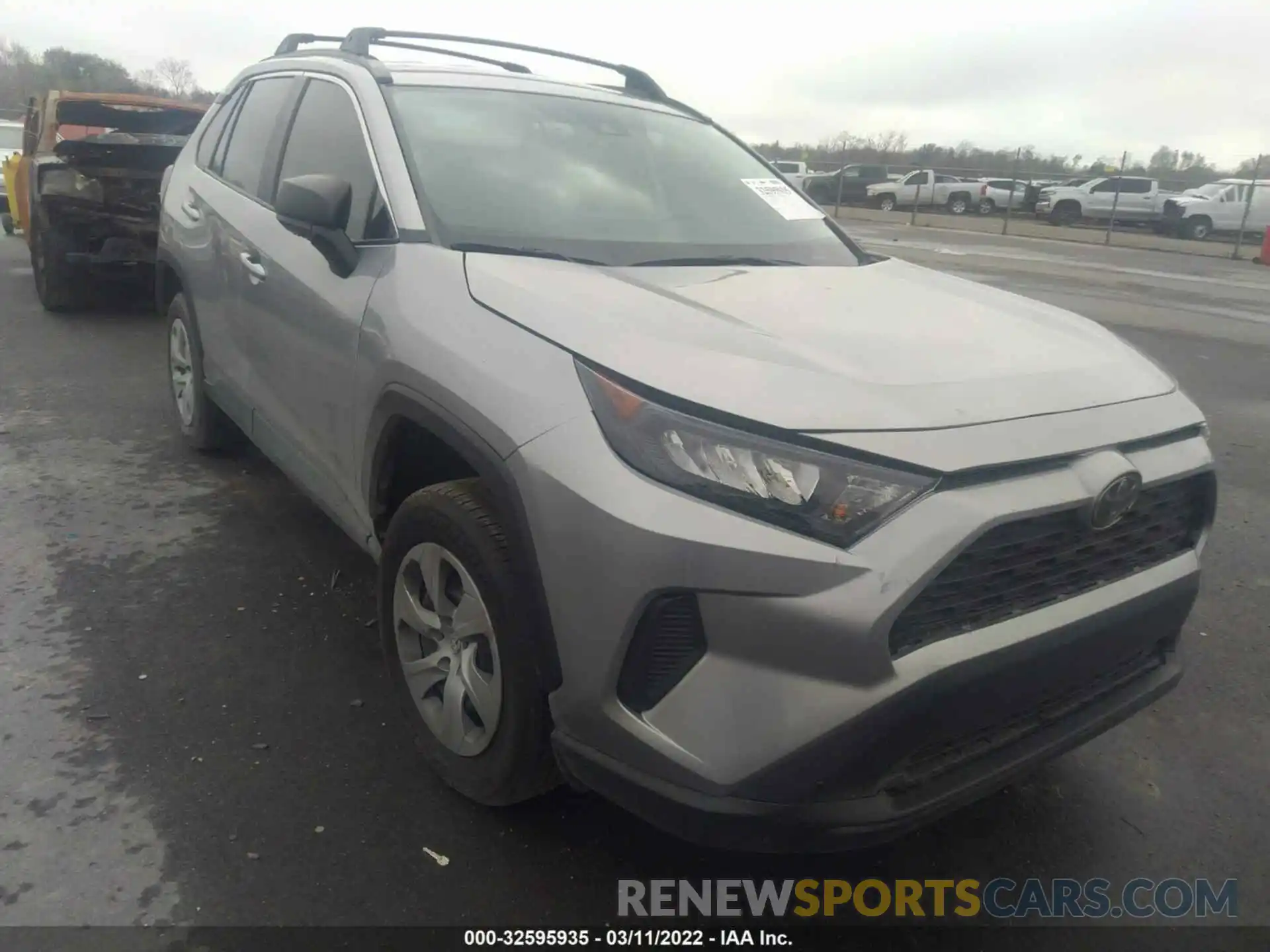 1 Photograph of a damaged car 2T3H1RFV4KC030321 TOYOTA RAV4 2019