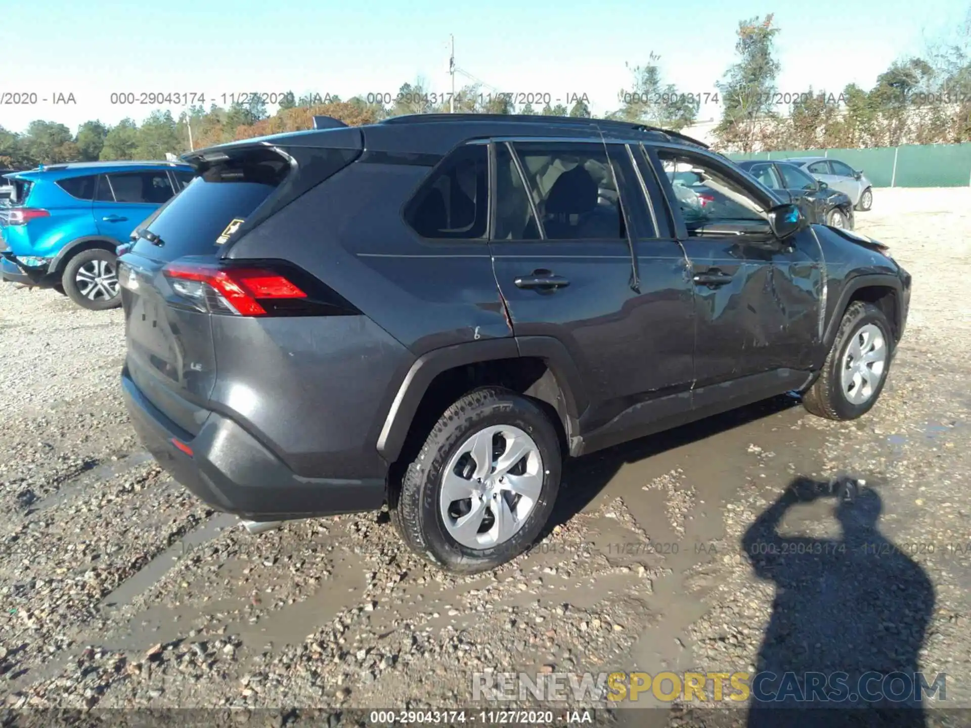 4 Photograph of a damaged car 2T3H1RFV4KC031422 TOYOTA RAV4 2019