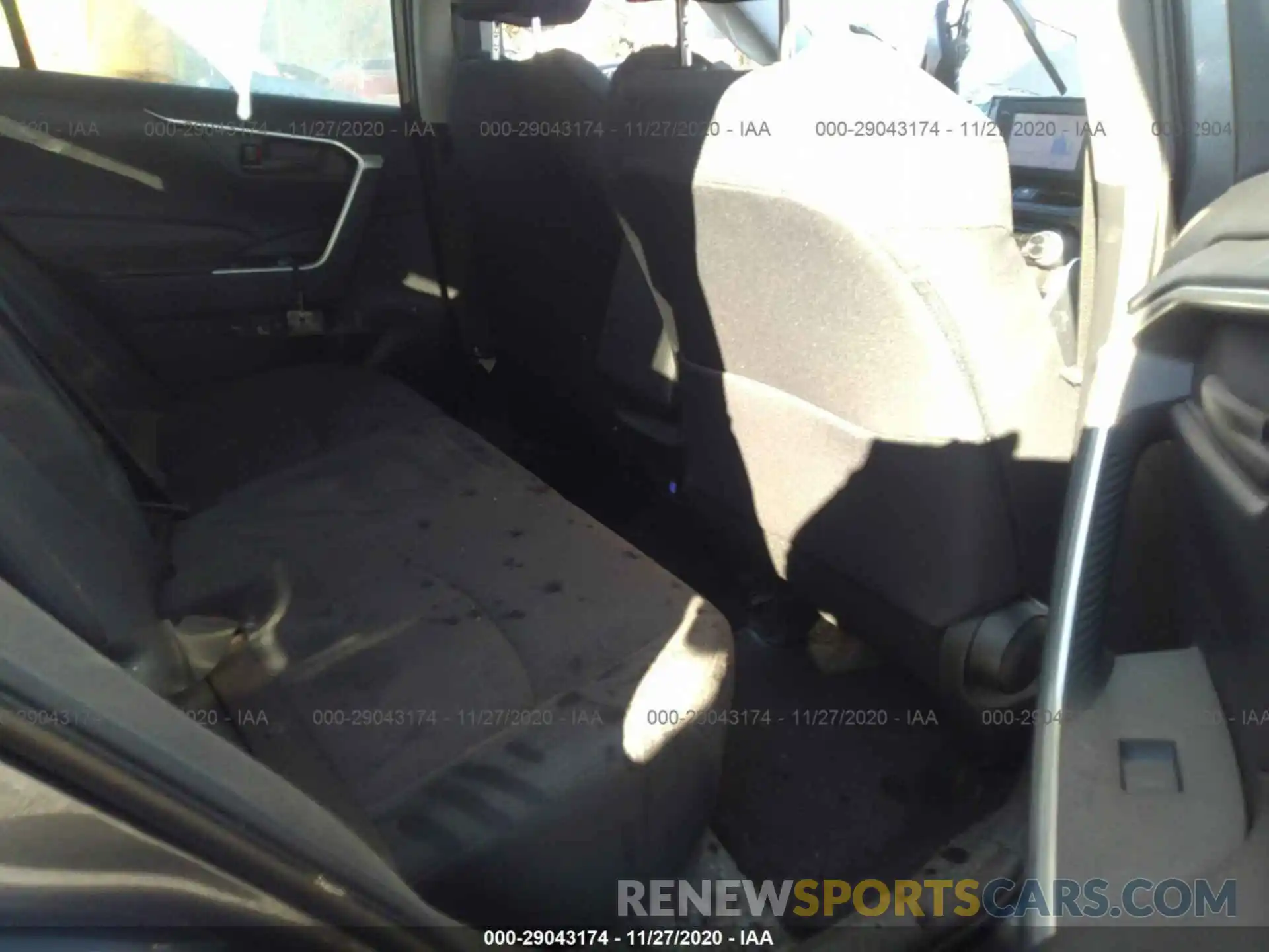 8 Photograph of a damaged car 2T3H1RFV4KC031422 TOYOTA RAV4 2019