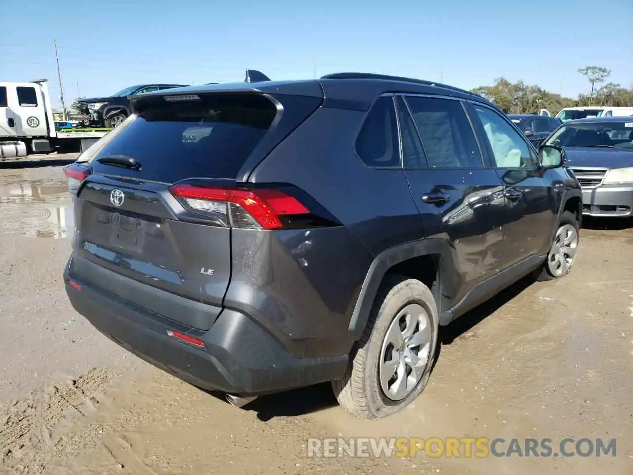 4 Photograph of a damaged car 2T3H1RFV4KW005272 TOYOTA RAV4 2019