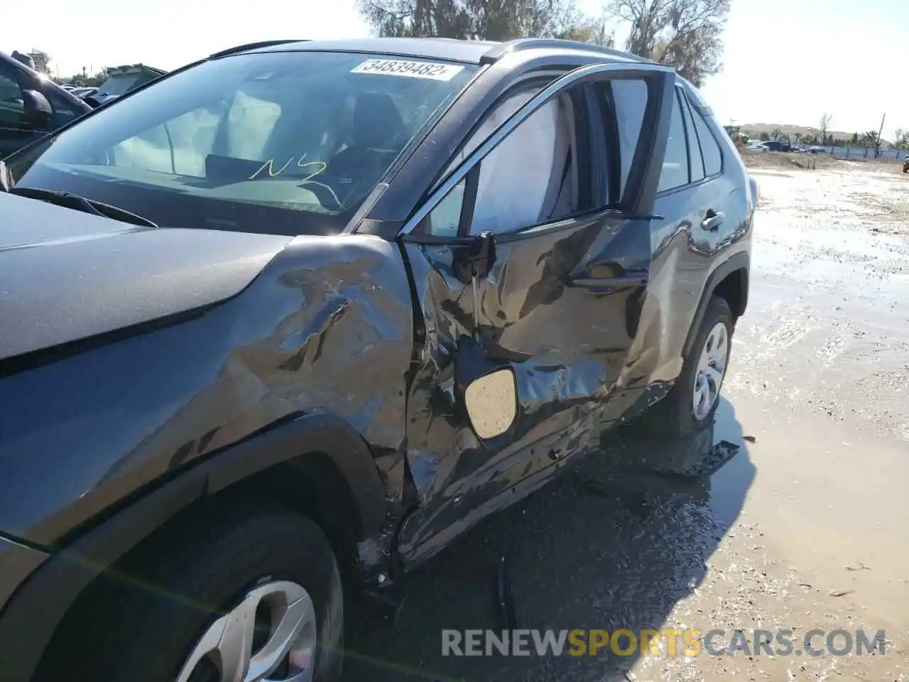 9 Photograph of a damaged car 2T3H1RFV4KW005272 TOYOTA RAV4 2019