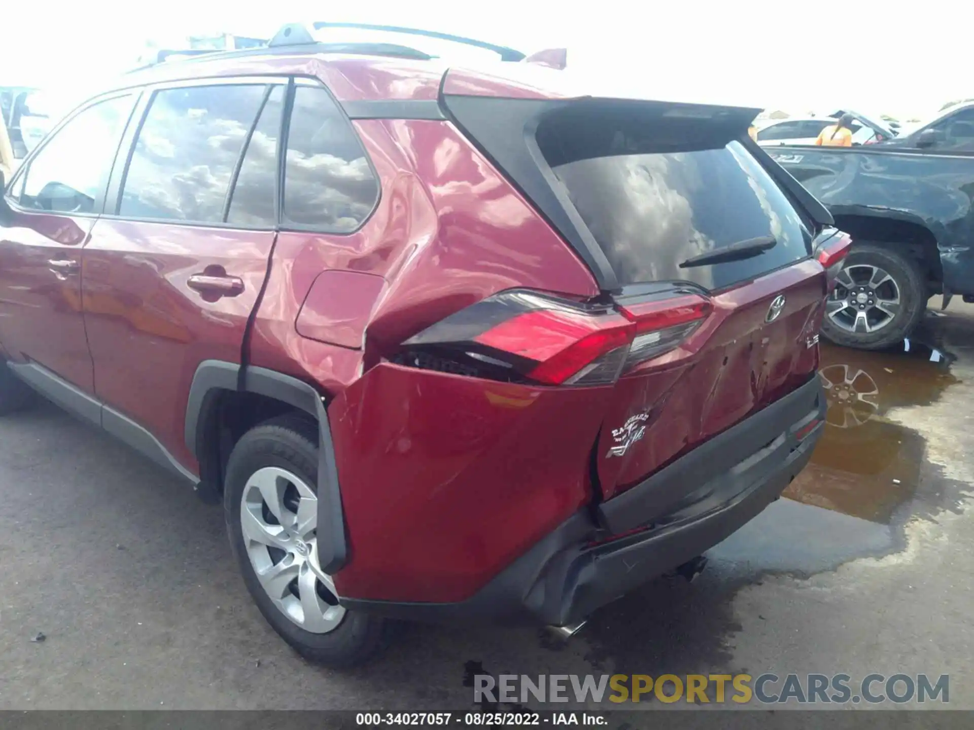 6 Photograph of a damaged car 2T3H1RFV4KW008673 TOYOTA RAV4 2019