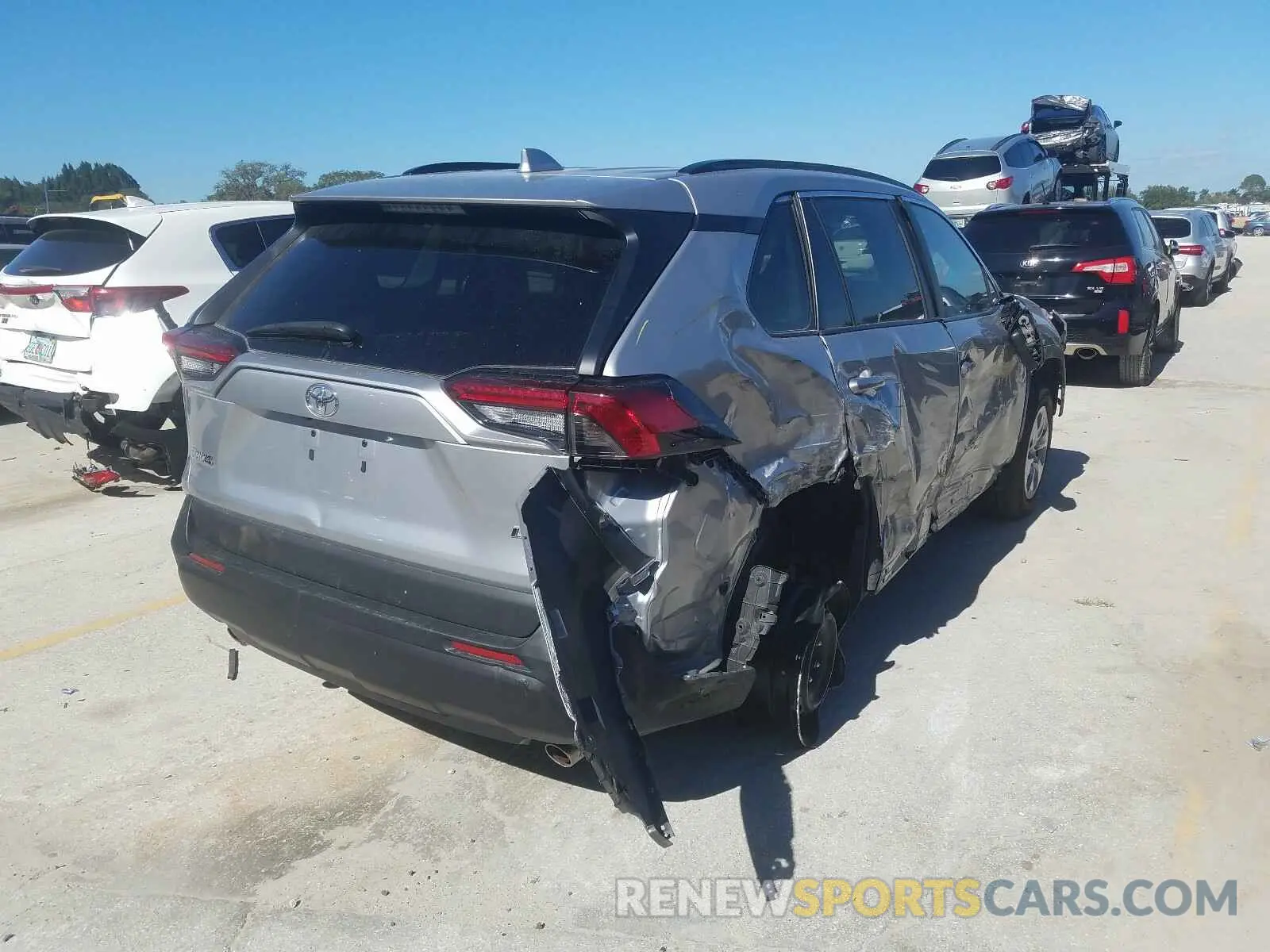 4 Photograph of a damaged car 2T3H1RFV4KW025456 TOYOTA RAV4 2019