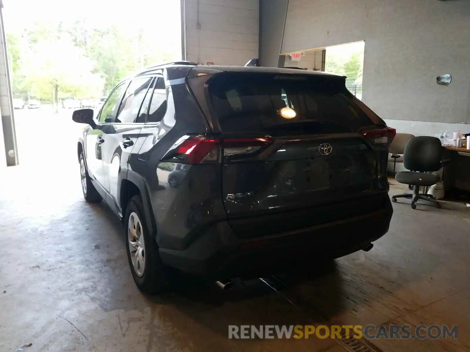 3 Photograph of a damaged car 2T3H1RFV4KW027479 TOYOTA RAV4 2019