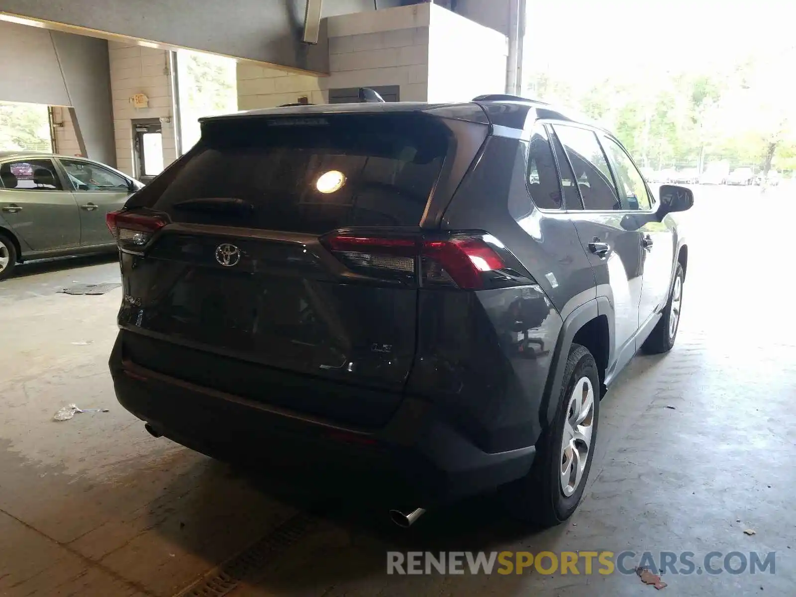 4 Photograph of a damaged car 2T3H1RFV4KW027479 TOYOTA RAV4 2019