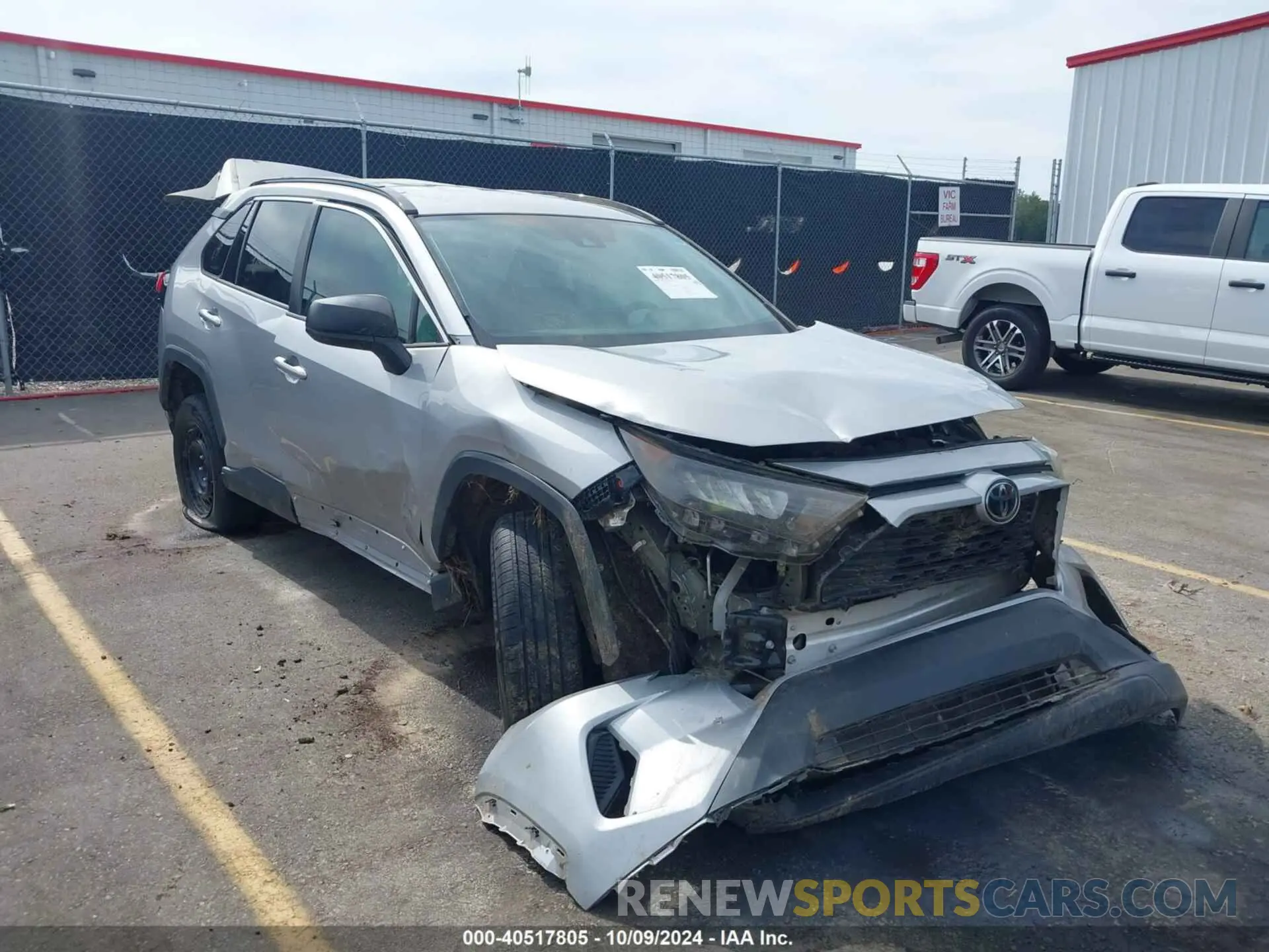 1 Photograph of a damaged car 2T3H1RFV4KW029006 TOYOTA RAV4 2019
