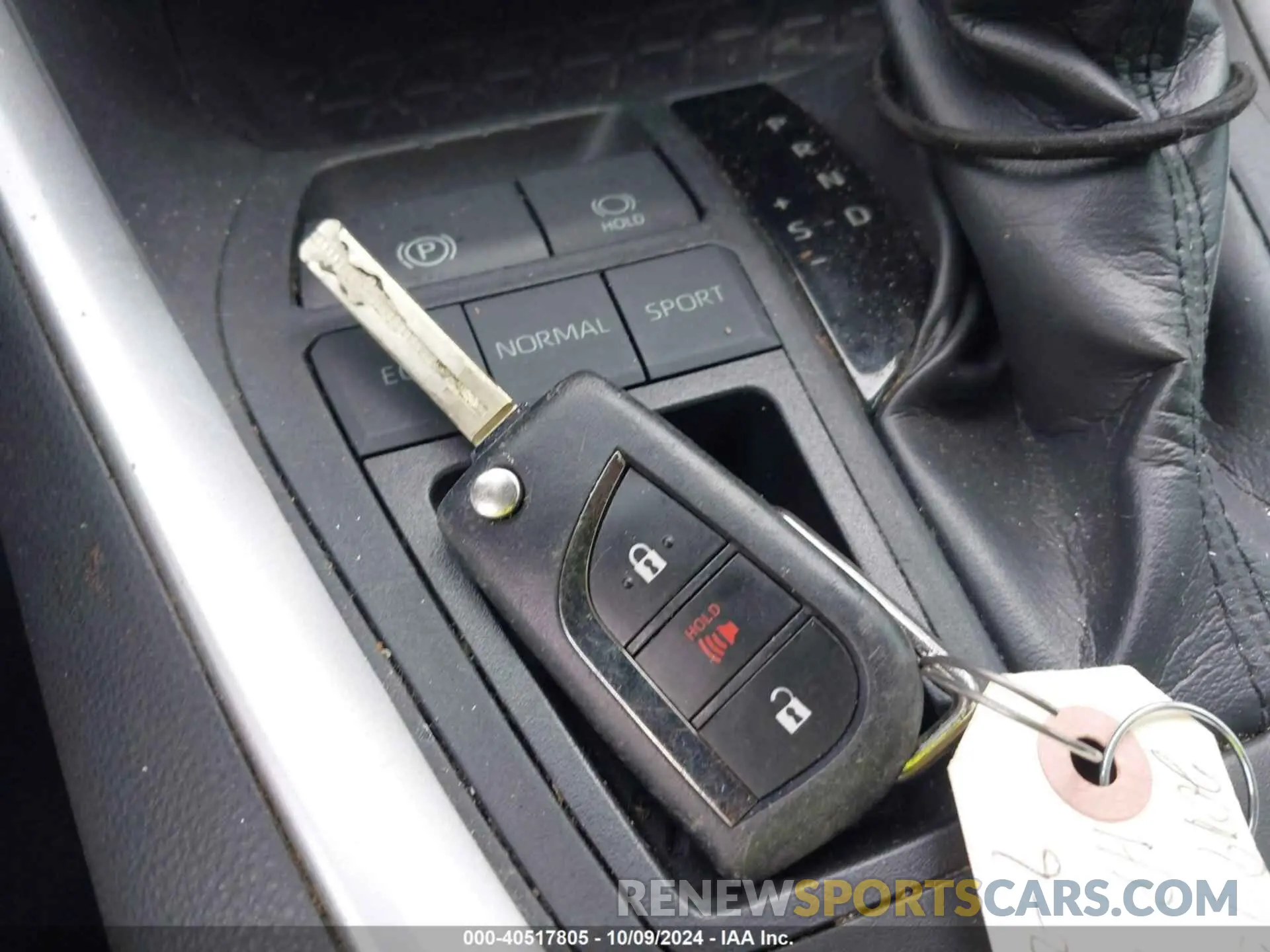 11 Photograph of a damaged car 2T3H1RFV4KW029006 TOYOTA RAV4 2019